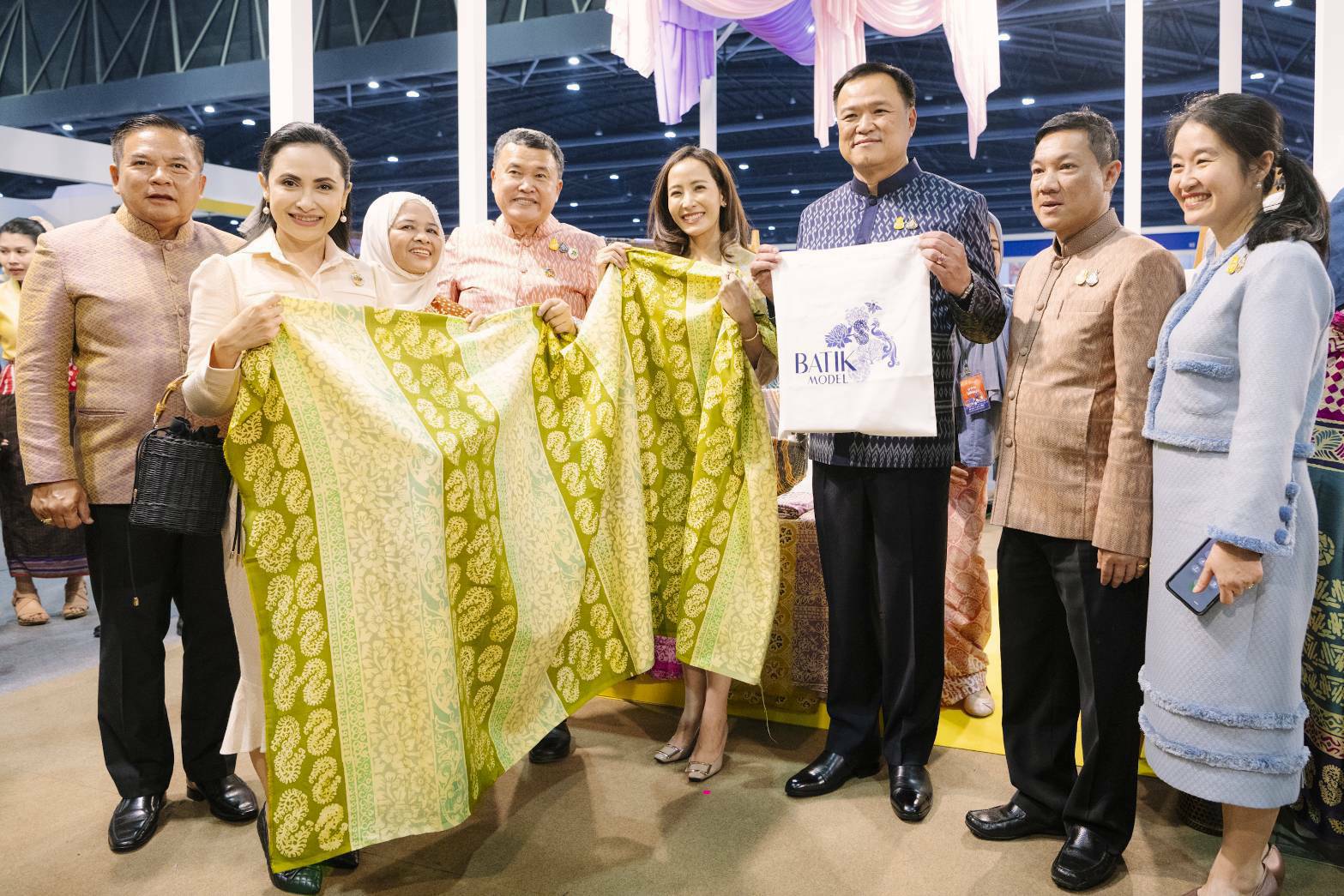 พช.น่าน : ร่วมงาน OTOP Midyear 2023 ภายใต้แนวคิด “ที่สุดแห่งภูมิปัญญา รังสรรค์จากการพัฒนา เพิ่มมูลค่าเศรษฐกิจไทย”