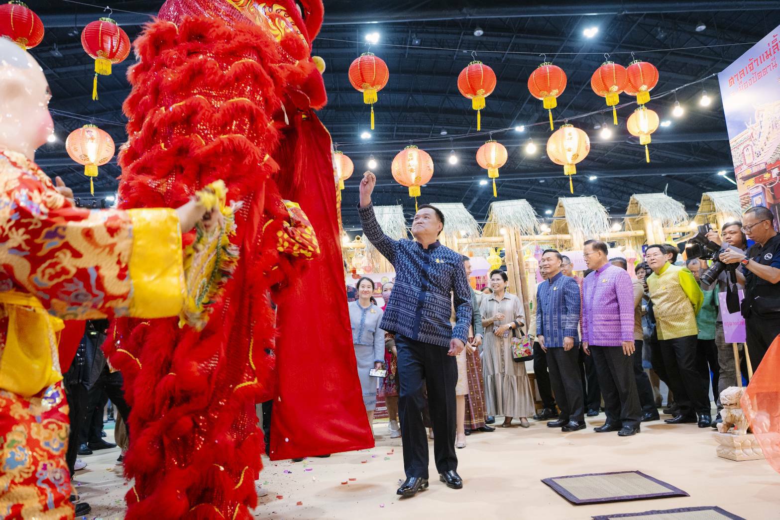 พช.น่าน : ร่วมงาน OTOP Midyear 2023 ภายใต้แนวคิด “ที่สุดแห่งภูมิปัญญา รังสรรค์จากการพัฒนา เพิ่มมูลค่าเศรษฐกิจไทย”