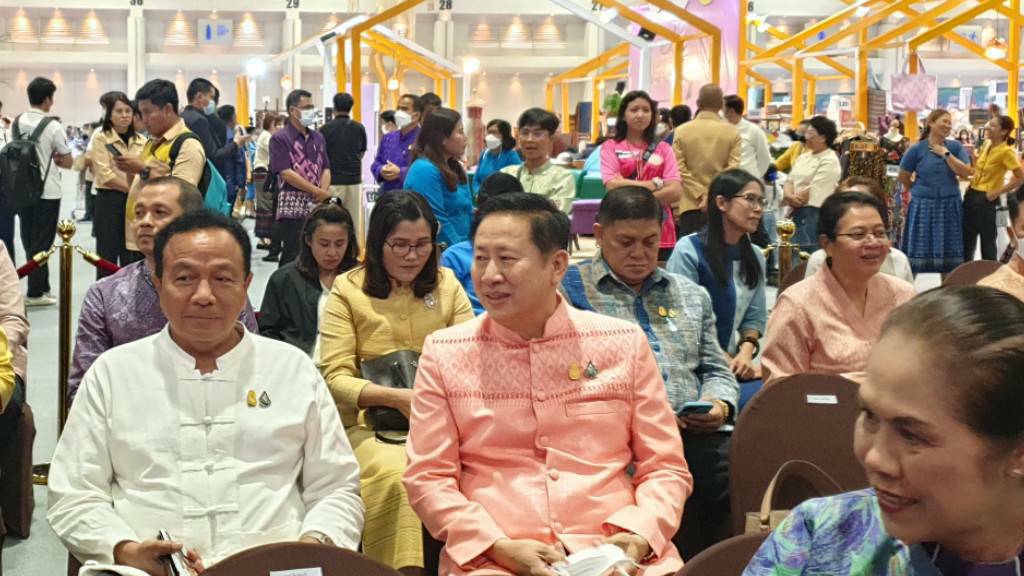 พช.น่าน : ร่วมงาน OTOP Midyear 2023 ภายใต้แนวคิด “ที่สุดแห่งภูมิปัญญา รังสรรค์จากการพัฒนา เพิ่มมูลค่าเศรษฐกิจไทย”