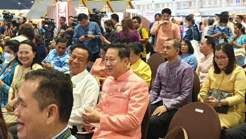 พช.น่าน : ร่วมงาน OTOP Midyear 2023 ภายใต้แนวคิด “ที่สุดแห่งภูมิปัญญา รังสรรค์จากการพัฒนา เพิ่มมูลค่าเศรษฐกิจไทย”