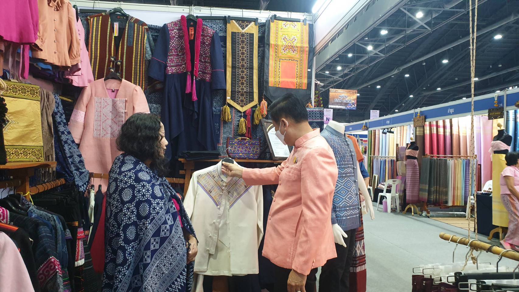 พช.น่าน : ร่วมงาน OTOP Midyear 2023 ภายใต้แนวคิด “ที่สุดแห่งภูมิปัญญา รังสรรค์จากการพัฒนา เพิ่มมูลค่าเศรษฐกิจไทย”