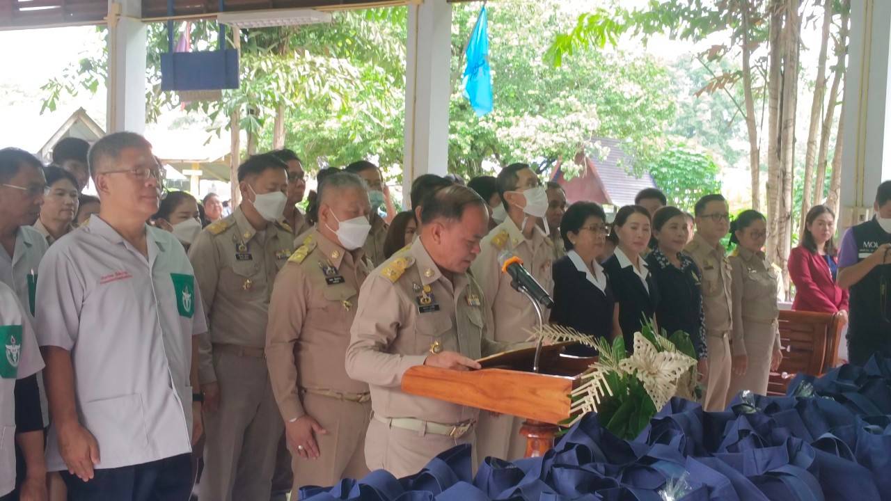 พช.น่าน : ร่วมกิจกรรมหน่วยแพทย์เคลื่อนที่ พอ.สว. และการหน่วยบำบัดทุกข์บำรุงสุขสร้างรอยยิ้มให้ประชาชน พื้นที่อำเภอเวียงสา จังหวัดน่าน