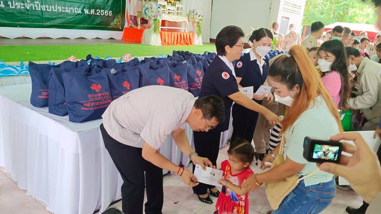 พช.น่าน : ร่วมกิจกรรมหน่วยแพทย์เคลื่อนที่ พอ.สว. และการหน่วยบำบัดทุกข์บำรุงสุขสร้างรอยยิ้มให้ประชาชน พื้นที่อำเภอเวียงสา จังหวัดน่าน