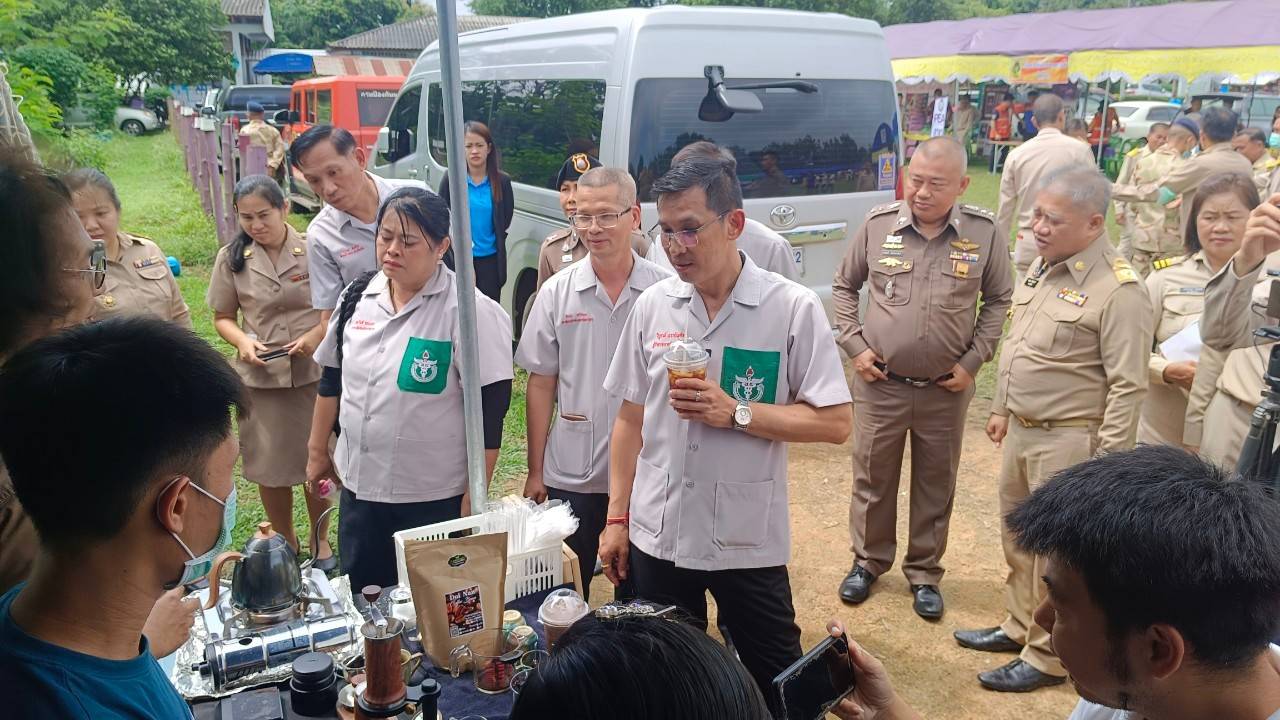 พช.น่าน : ร่วมกิจกรรมหน่วยแพทย์เคลื่อนที่ พอ.สว. และการหน่วยบำบัดทุกข์บำรุงสุขสร้างรอยยิ้มให้ประชาชน พื้นที่อำเภอเวียงสา จังหวัดน่าน