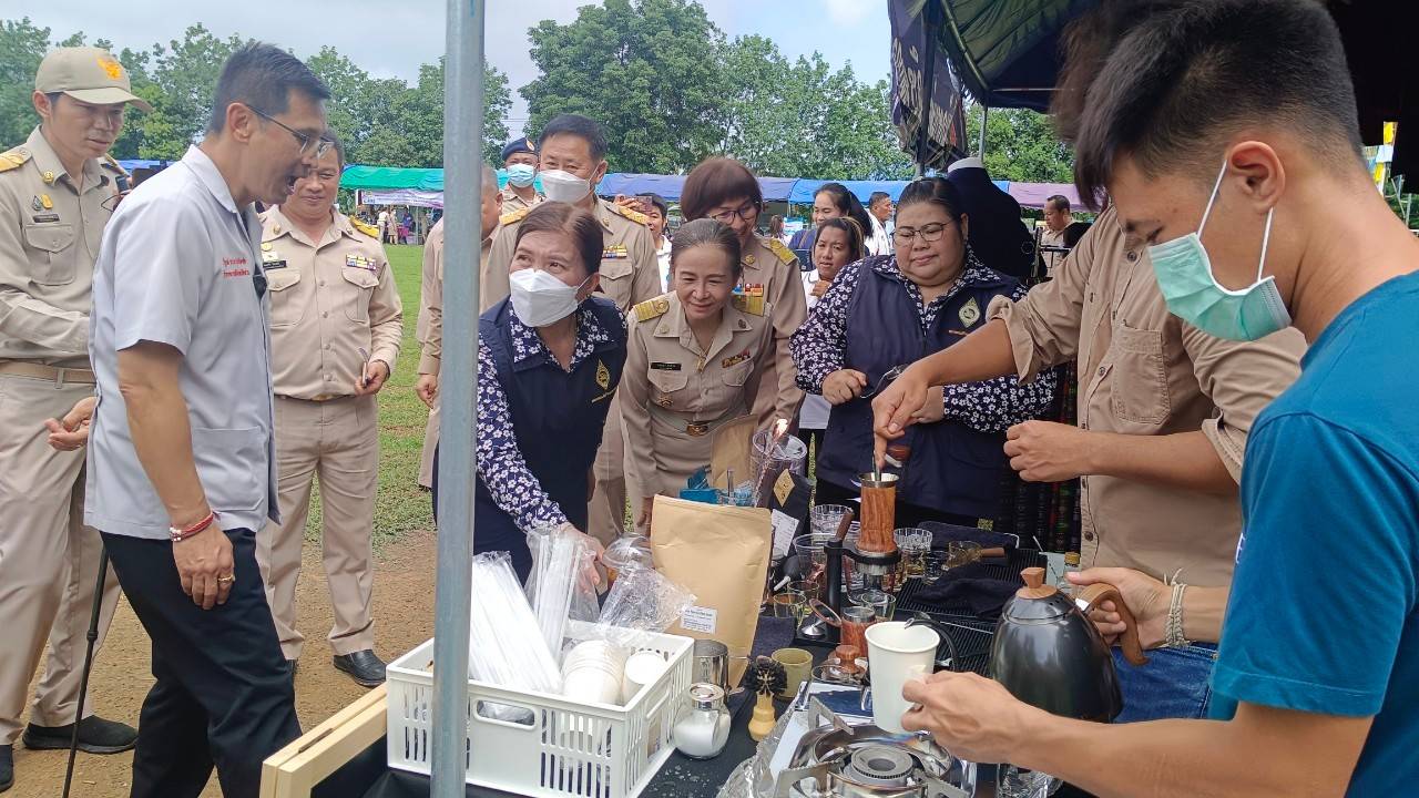 พช.น่าน : ร่วมกิจกรรมหน่วยแพทย์เคลื่อนที่ พอ.สว. และการหน่วยบำบัดทุกข์บำรุงสุขสร้างรอยยิ้มให้ประชาชน พื้นที่อำเภอเวียงสา จังหวัดน่าน