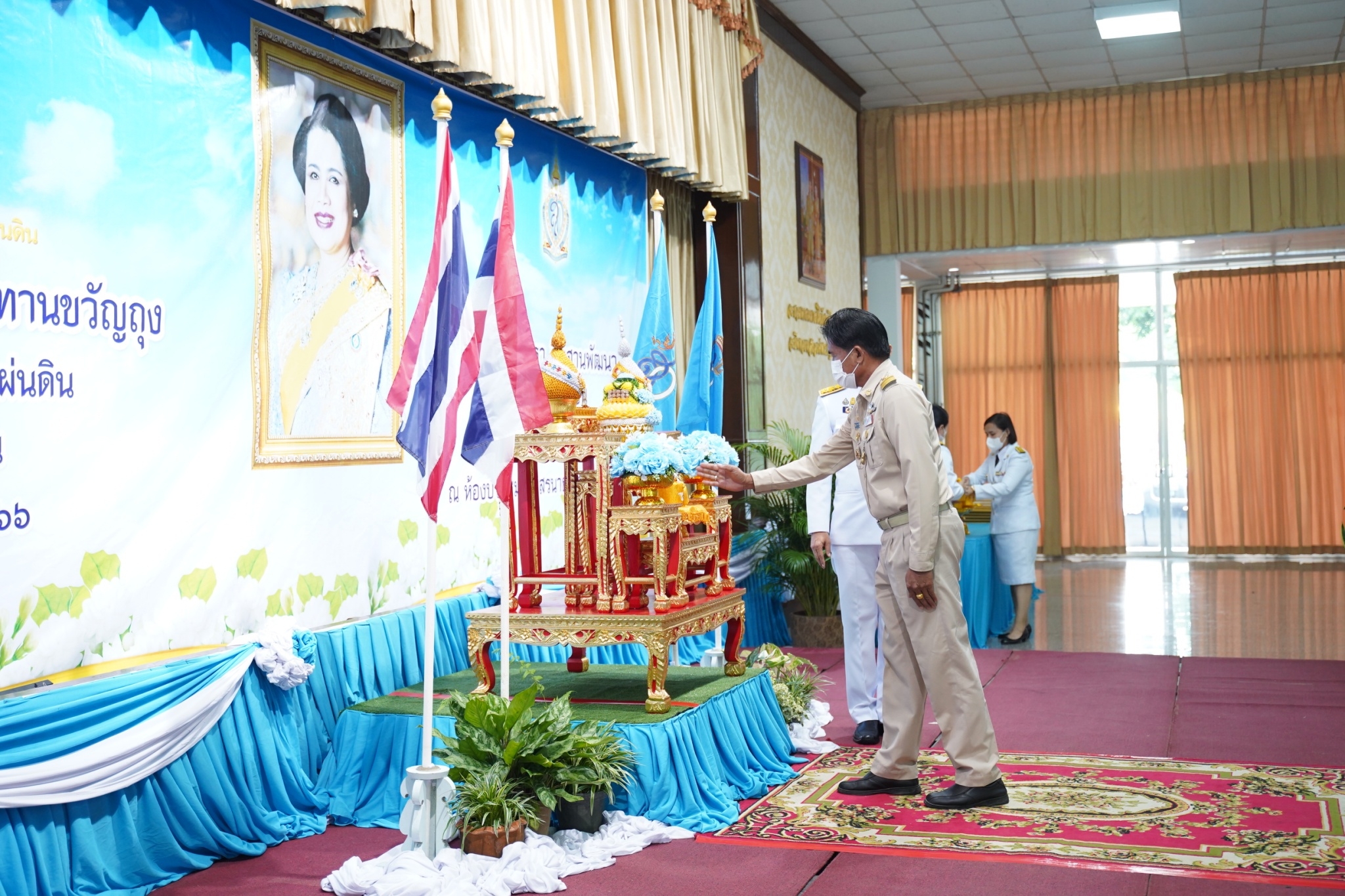 พช.น่าน : จัดกิจกรรมเทิดพระเกียรติ สมเด็จพระนางเจ้าสิริกิติ์ พระบรมราชินีนาถ พระบรมราชชนนีพันปีหลวงและพิธีมอบเงินพระราชทานขวัญถุงกองทุนแม่ของแผ่นดิน จังหวัดน่าน ภายใต้แนวคิด “รวมศรัทธา สืบสานพัฒนา ประชาร่มเย็น” ประจำปี 2566