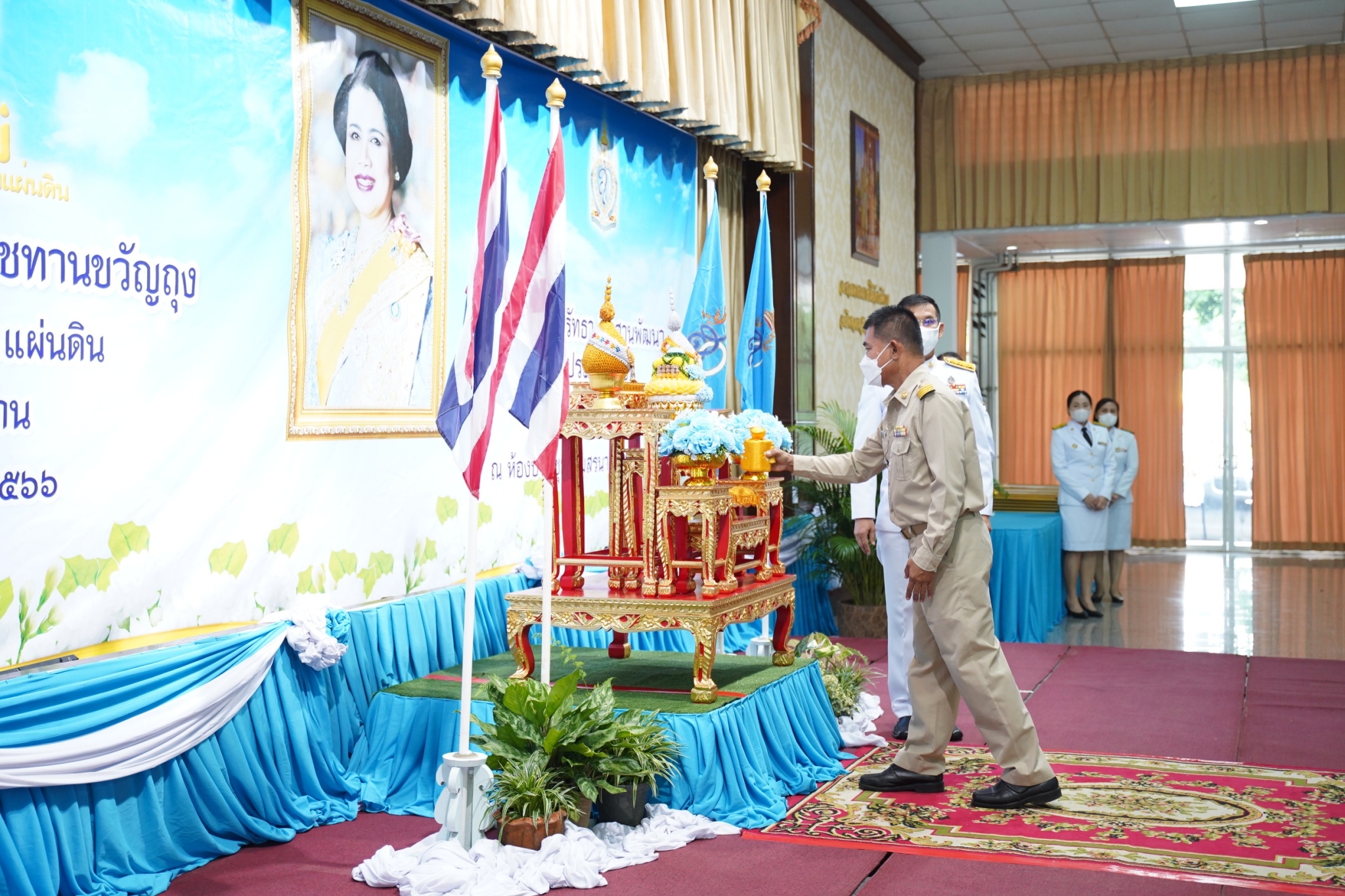 พช.น่าน : จัดกิจกรรมเทิดพระเกียรติ สมเด็จพระนางเจ้าสิริกิติ์ พระบรมราชินีนาถ พระบรมราชชนนีพันปีหลวงและพิธีมอบเงินพระราชทานขวัญถุงกองทุนแม่ของแผ่นดิน จังหวัดน่าน ภายใต้แนวคิด “รวมศรัทธา สืบสานพัฒนา ประชาร่มเย็น” ประจำปี 2566