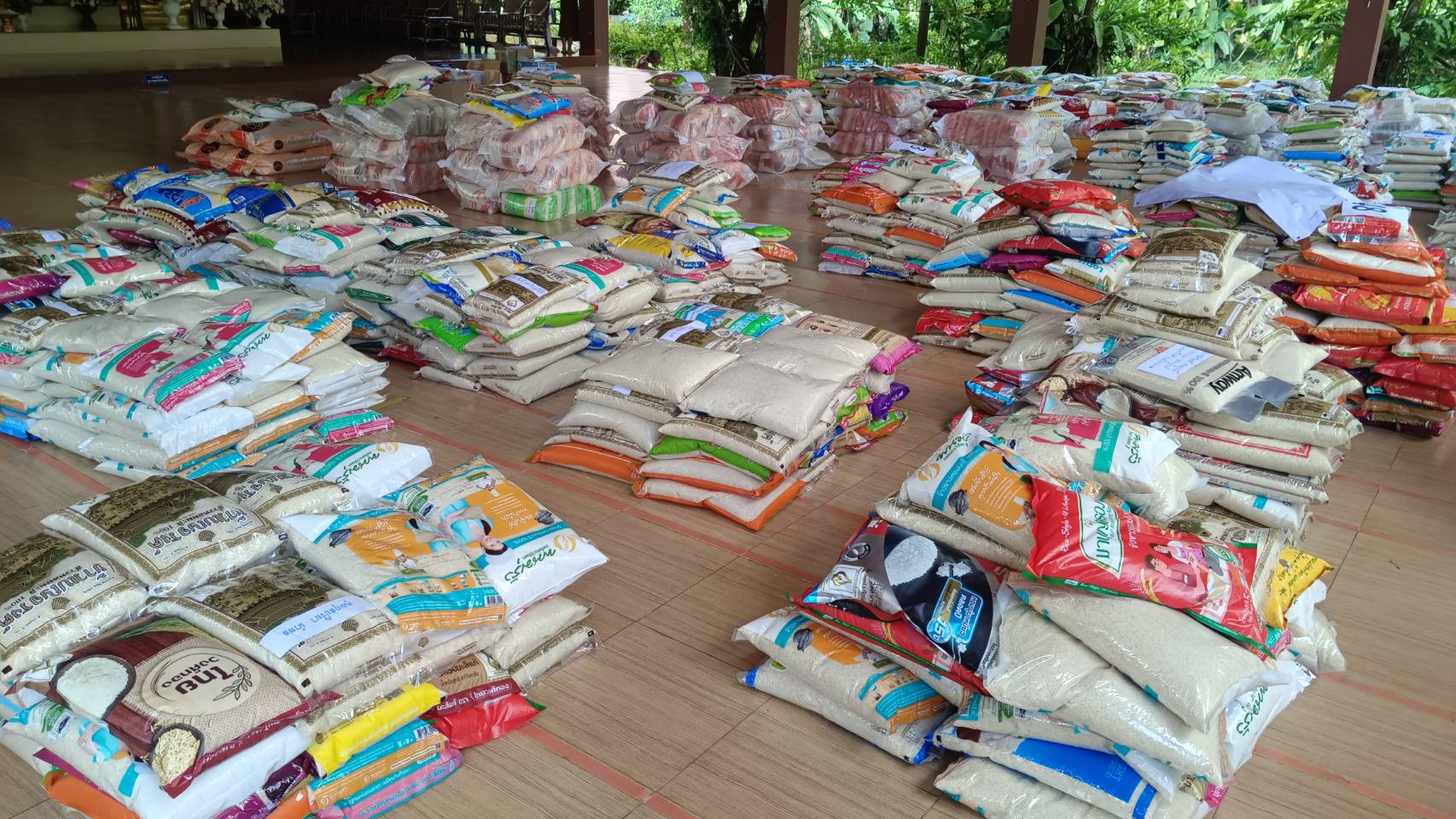 พช.น่าน : รับมอบข้าวสาร ผ้าป่าเจดีย์ข้าวสาร มหาสังฆทานช่วยเหลือสังคม ปีที่ 6 เพื่อนำไปแจกให้ครัวเรือนเปราะบาง และครัวเรือนตกเกณฑ์ TPMAP