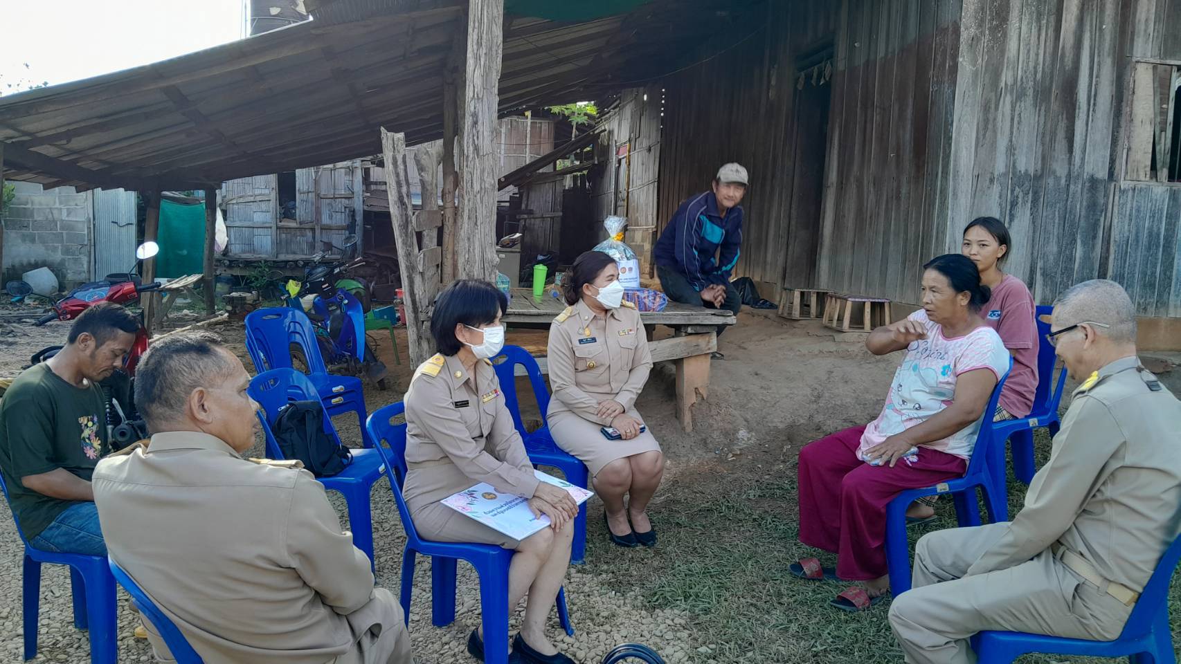 พช. น่าน ลงพื้นที่นำความห่วงใยจากรองนายกรัฐมนตรีและรัฐมนตรีว่าการกระทรวงมหาดไทย เยี่ยมครอบครัวผู้ประสบภัยจากสงครามในอิสราเอล ในพื้นที่อำเภอปัว จังหวัดน่าน