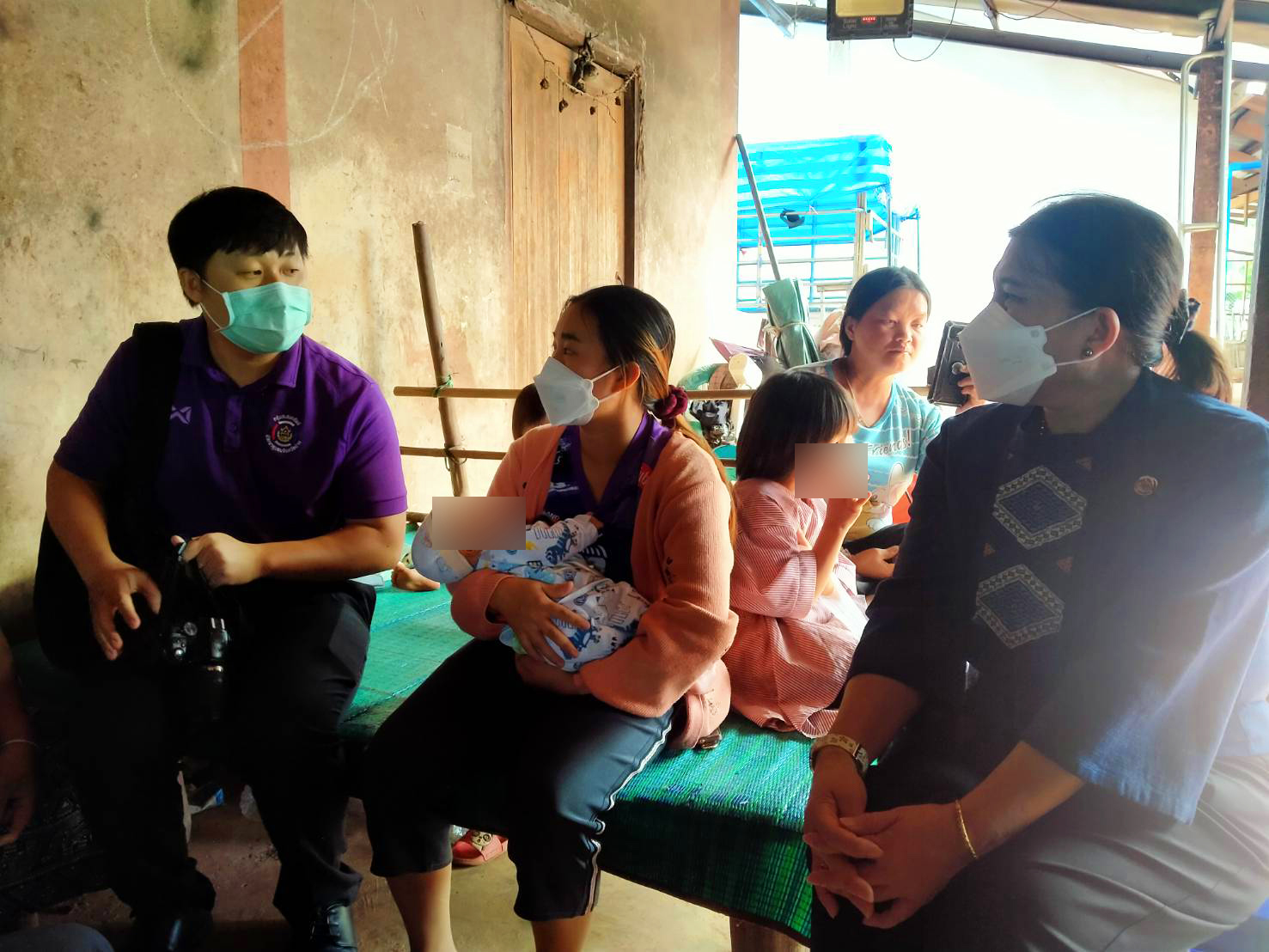 พช. น่าน ลงพื้นที่นำความห่วงใยจากรองนายกรัฐมนตรีและรัฐมนตรีว่าการกระทรวงมหาดไทย เยี่ยมครอบครัวผู้ประสบภัยจากสงครามในอิสราเอล ในพื้นที่อำเภอทุ่งช้าง จังหวัดน่าน