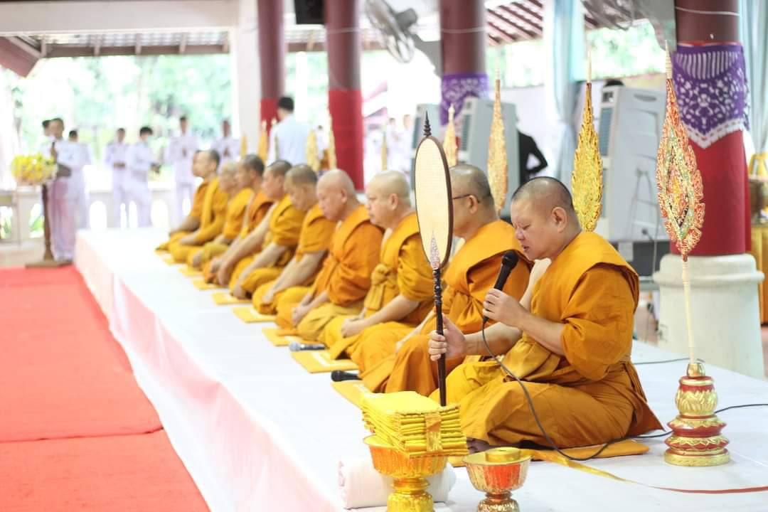 พช.น่าน ร่วมประกอบพิธีทำบุญตักบาตรถวายเป็นพระราชกุศล เนื่องในวันนวมินทรมหาราช พระบาทสมเด็จพระบรมชนกาธิเบศร มหาภูมิพลอดุลยเดชมหาราช บรมนาถบพิตร