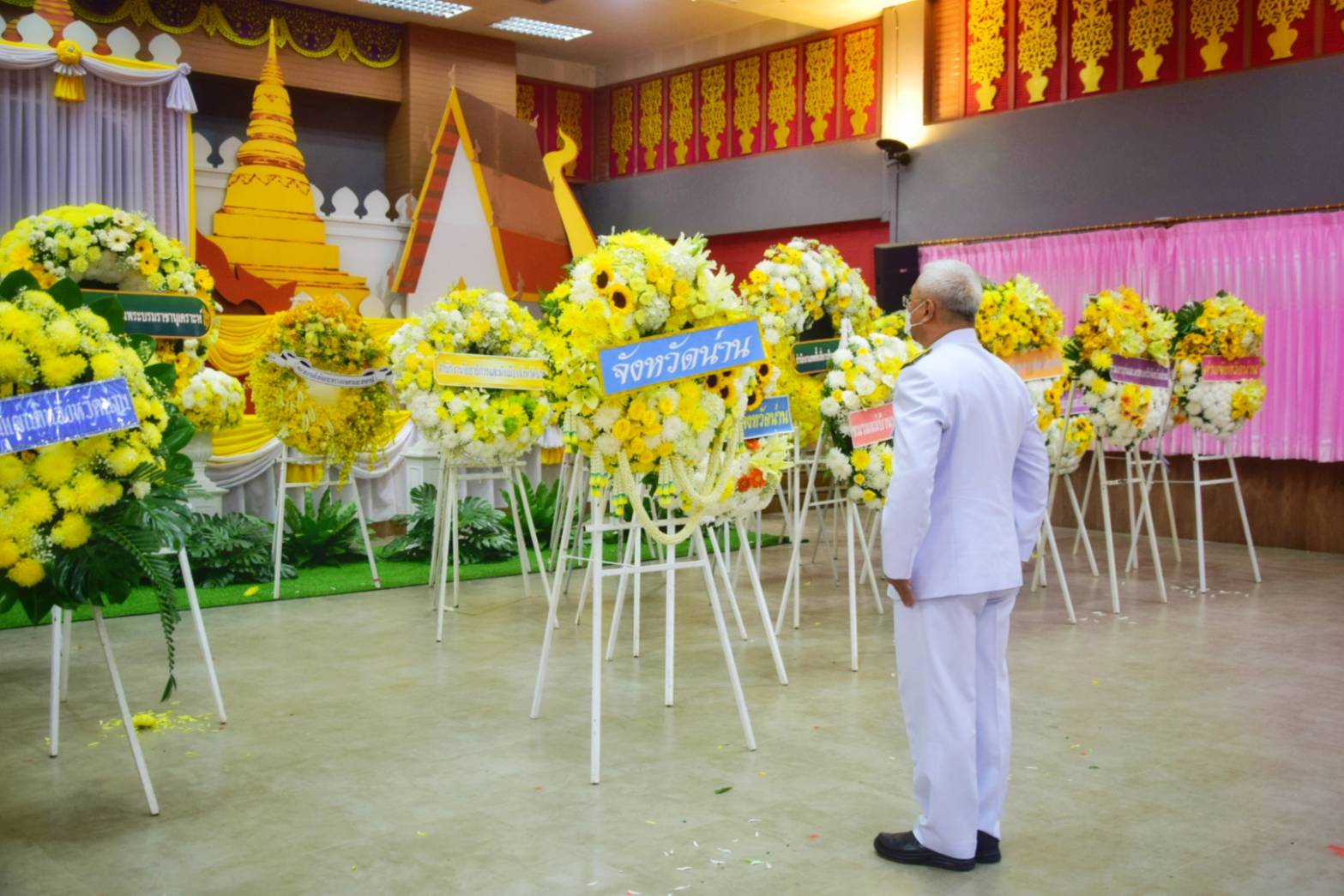 พช.น่าน ร่วมประกอบพิธีวางพวงมาลา เนื่องในวันนวมินทรมหาราช พระบาทสมเด็จพระบรมชนกาธิเบศร มหาภูมิพลอดุลยเดชมหาราช บรมนาถบพิตร
