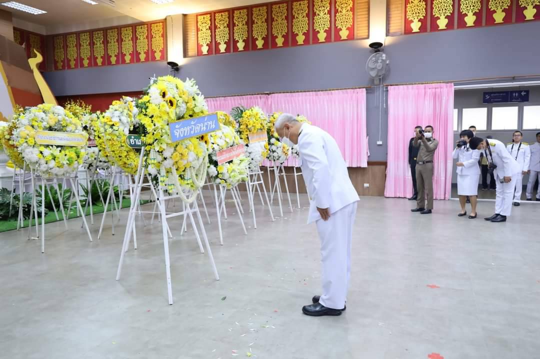 พช.น่าน ร่วมประกอบพิธีวางพวงมาลา เนื่องในวันนวมินทรมหาราช พระบาทสมเด็จพระบรมชนกาธิเบศร มหาภูมิพลอดุลยเดชมหาราช บรมนาถบพิตร