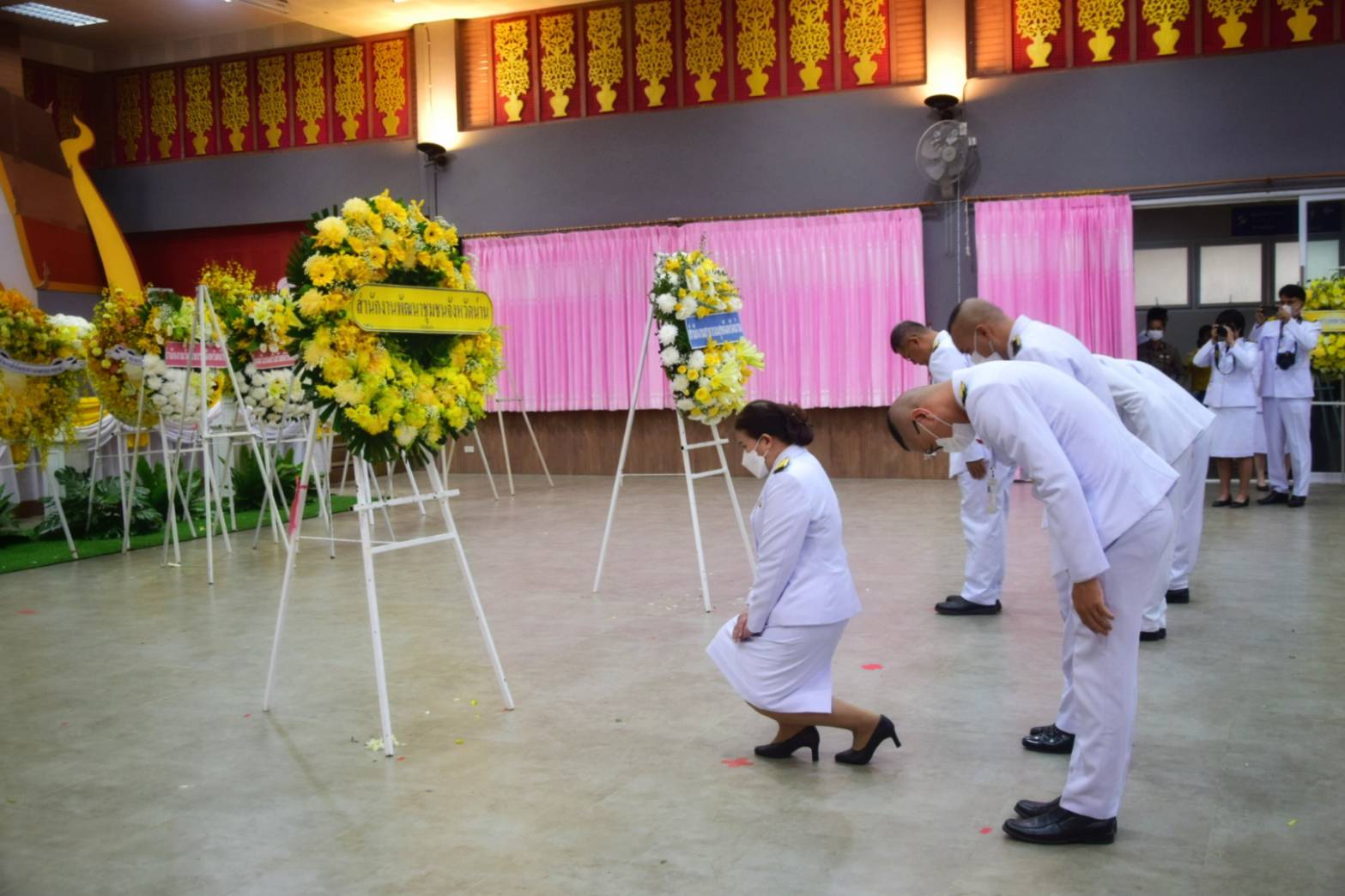 พช.น่าน ร่วมประกอบพิธีวางพวงมาลา เนื่องในวันนวมินทรมหาราช พระบาทสมเด็จพระบรมชนกาธิเบศร มหาภูมิพลอดุลยเดชมหาราช บรมนาถบพิตร