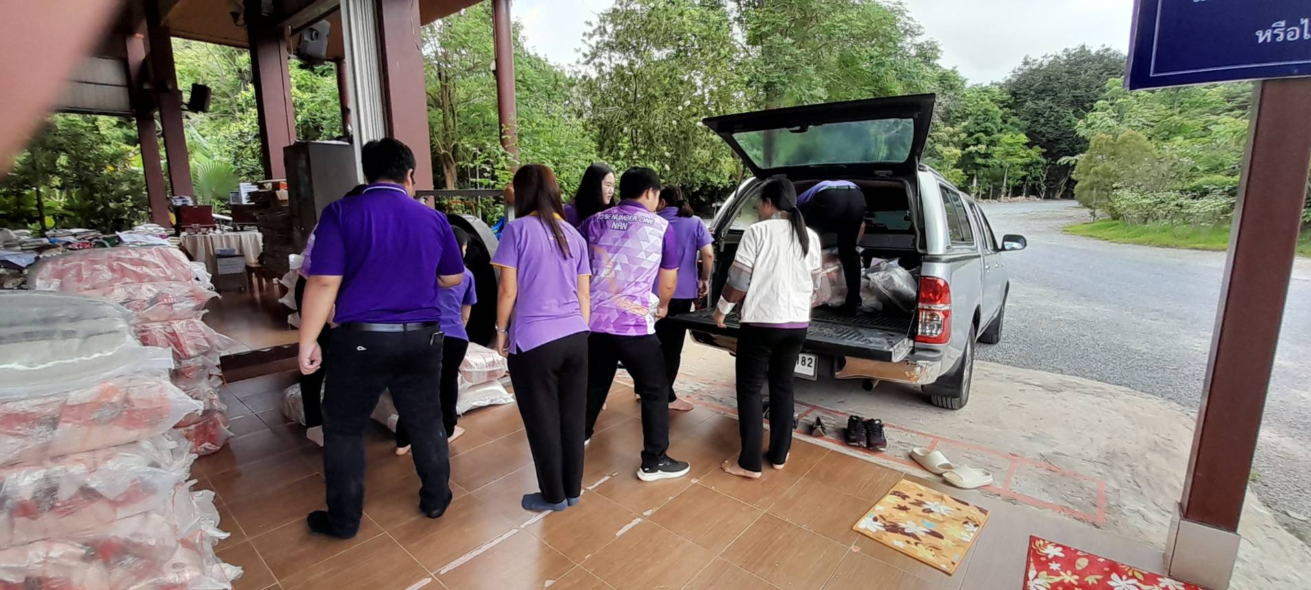 พช.น่าน : รับมอบข้าวสาร ผ้าป่าเจดีย์ข้าวสาร มหาสังฆทานช่วยเหลือสังคม ปีที่ 6 เพื่อนำไปแจกให้ครัวเรือนเปราะบาง และครัวเรือนตกเกณฑ์ TPMAP