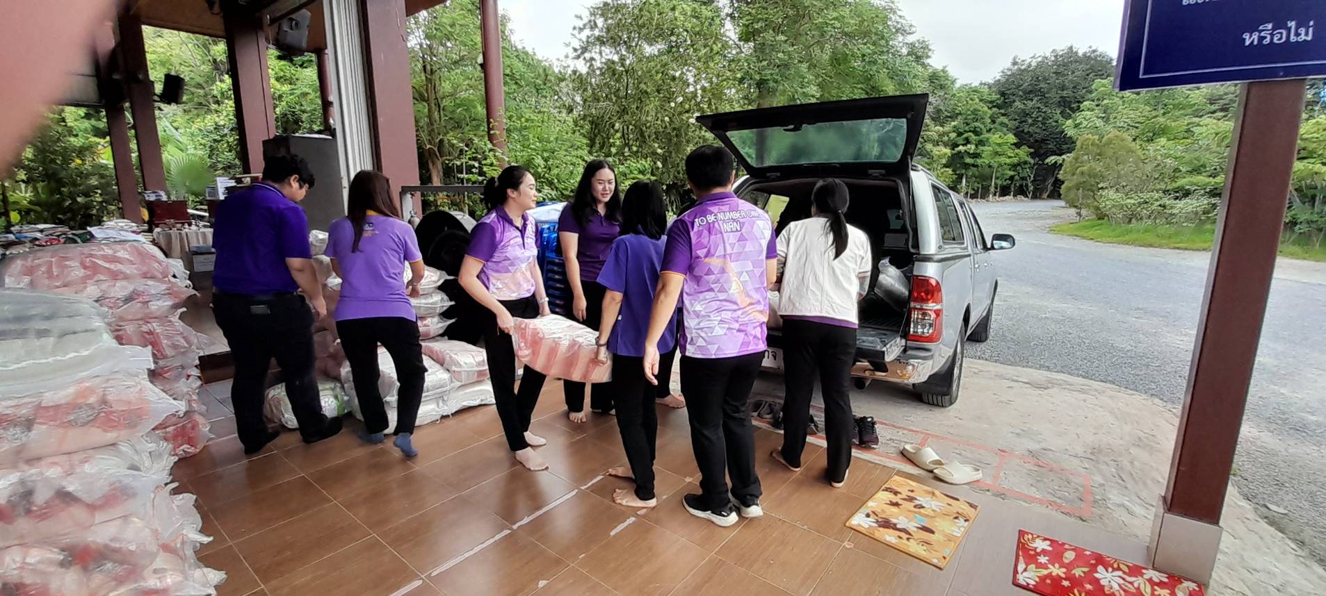 พช.น่าน : รับมอบข้าวสาร ผ้าป่าเจดีย์ข้าวสาร มหาสังฆทานช่วยเหลือสังคม ปีที่ 6 เพื่อนำไปแจกให้ครัวเรือนเปราะบาง และครัวเรือนตกเกณฑ์ TPMAP