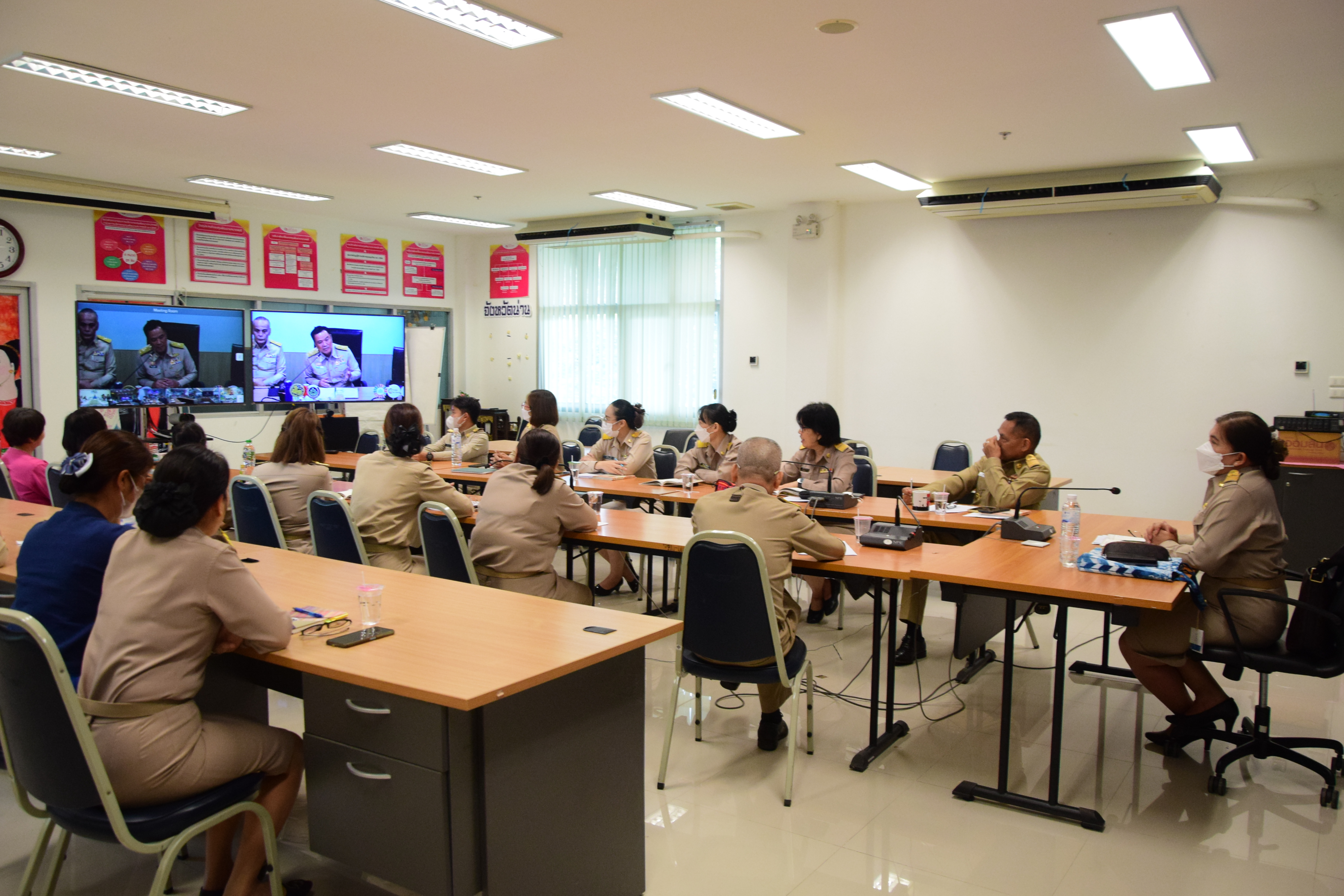 พช.น่าน ร่วมประชุม​รับมอบนโยบาย​และแนวทางการดำเนินงานของรัฐมนตรี​ว่าการ​กระทรวง​มหาดไทย​ ผ่านระบบวีดิทัศน์​ทางไกล (Video Conference)​