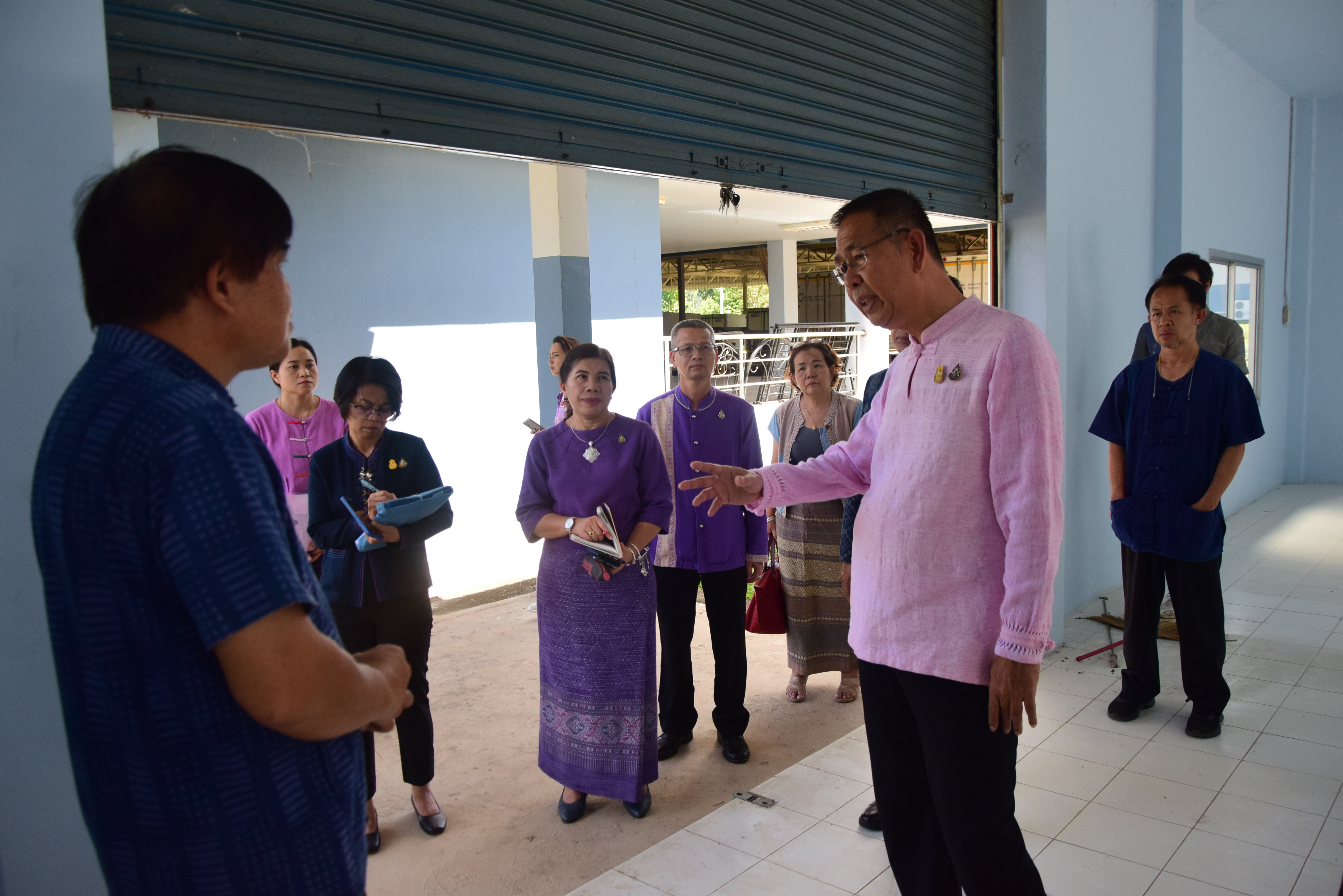 อธิบดีกรมการพัฒนาชุมชน เยี่ยมชมศูนย์กระจายสินค้านวัตกรรมเกษตรปลอดภัย ประชารัฐ จังหวัดน่าน และศูนย์จำหน่ายสินค้า OTOP