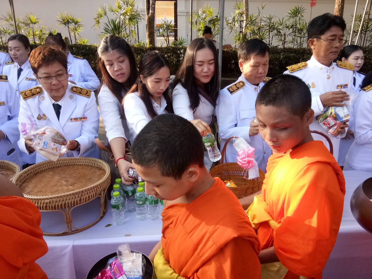 พช.น่าน ร่วมพิธี สวดพระพุทธมนต์และพิธีทำบุญตักบาตรถวายพระราชกุศลเนื่องในวันพ่อขุนรามคำแหงมหาราช ปี 2567