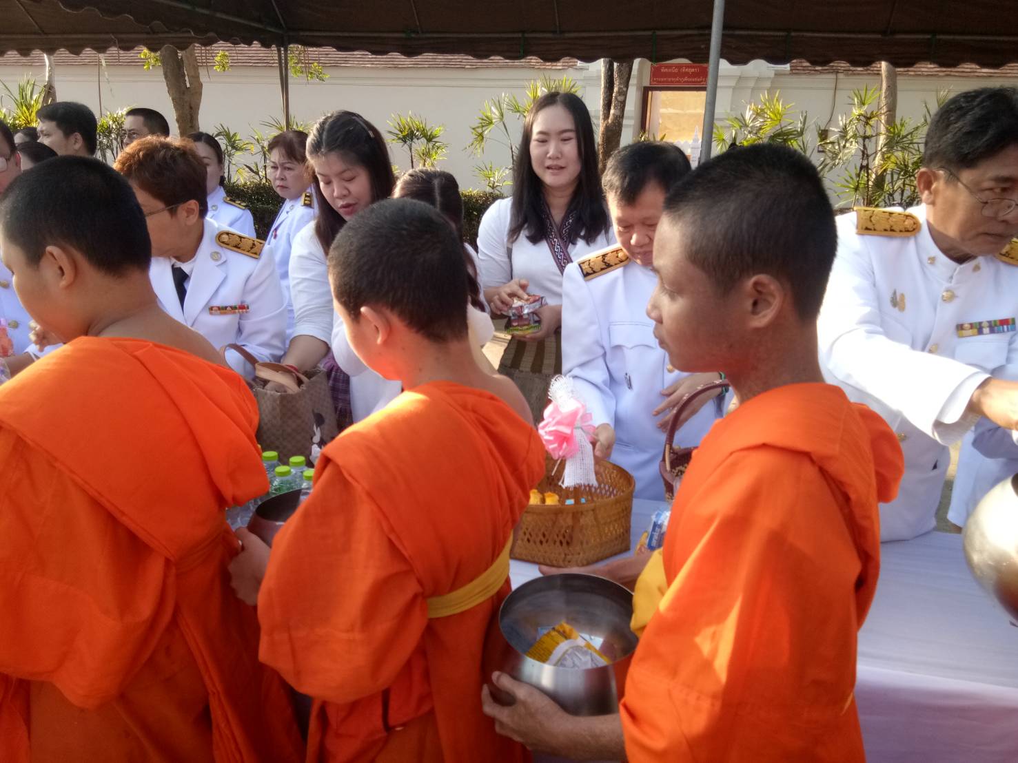พช.น่าน ร่วมพิธี สวดพระพุทธมนต์และพิธีทำบุญตักบาตรถวายพระราชกุศลเนื่องในวันพ่อขุนรามคำแหงมหาราช ปี 2567