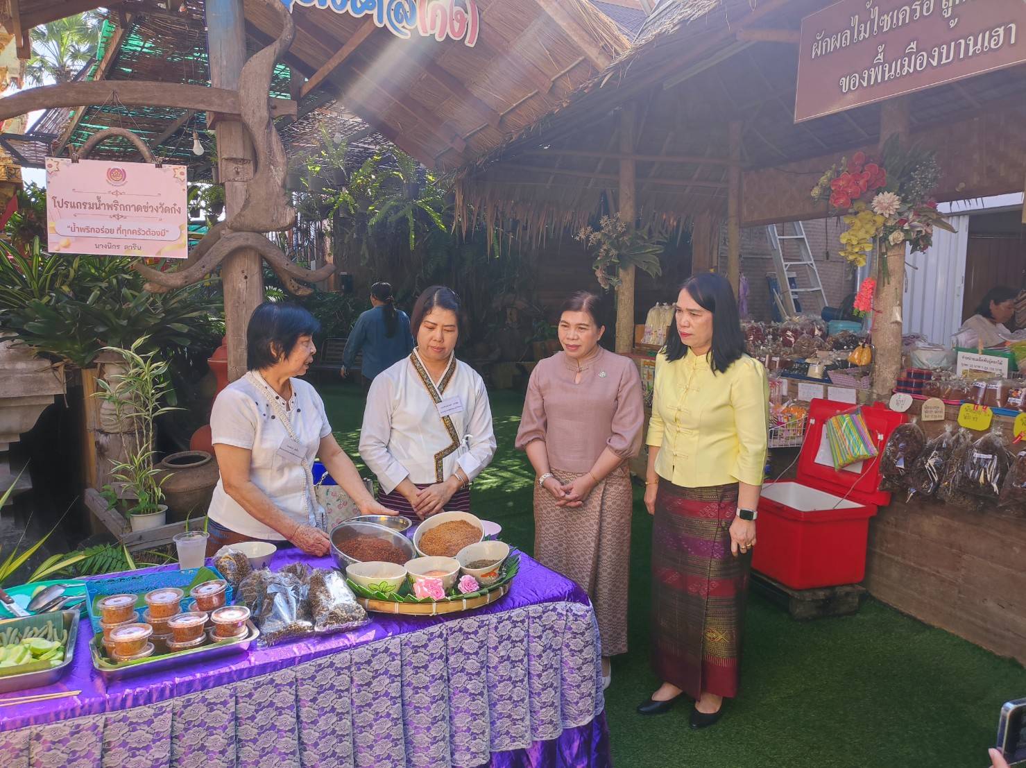 พช.น่าน ร่วมกิจกรรมทดสอบโปรแกรมการจัดนิทรรศการแบบกระจายที่ผู้ชมลงมือปฎิบัติด้วยตนเองตามโครงการค้นหาผู้จัดโปรแกรมท่องเที่ยวเชิงสร้างสรรค์ (Champ) ผลิตภัณฑ์เด่นและการทดสอบโปรแกรมท่องเที่ยวเชิงสร้างสรรค์