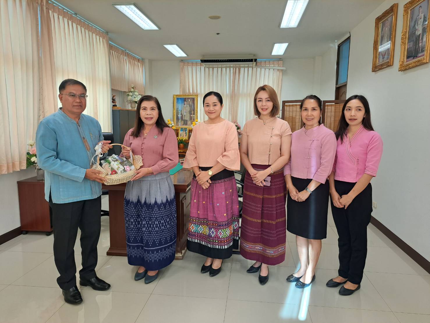 พช.น่าน ร่วมสวัสดีปีใหม่และขอพร ปลัดจังหวัดน่าน เนื่องในวาระดิถีขึ้นปีใหม่ประจำปี 2567
