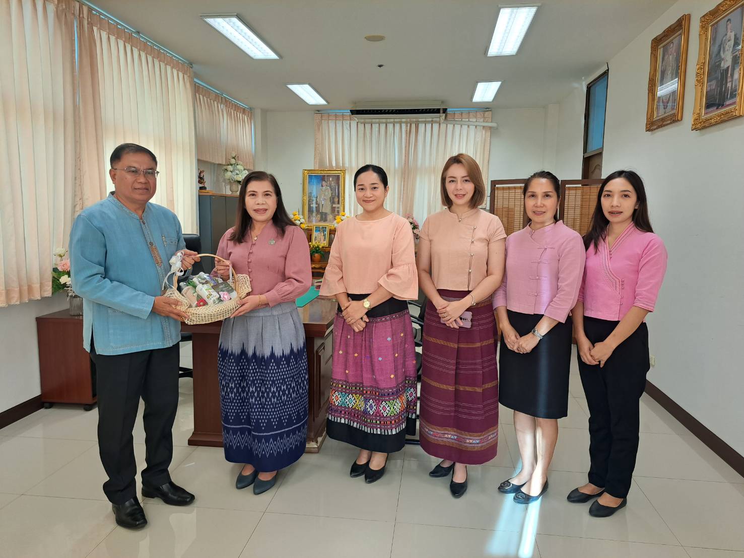 พช.น่าน ร่วมสวัสดีปีใหม่และขอพร ปลัดจังหวัดน่าน เนื่องในวาระดิถีขึ้นปีใหม่ประจำปี 2567