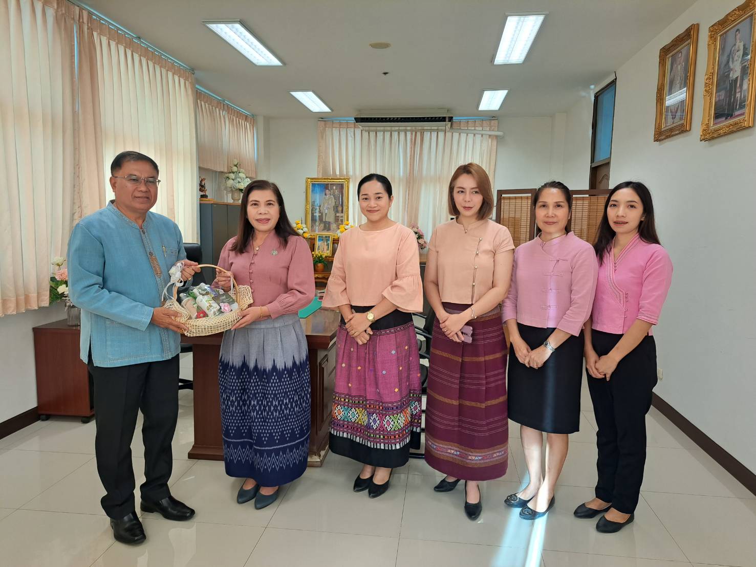 พช.น่าน ร่วมสวัสดีปีใหม่และขอพร ปลัดจังหวัดน่าน เนื่องในวาระดิถีขึ้นปีใหม่ประจำปี 2567