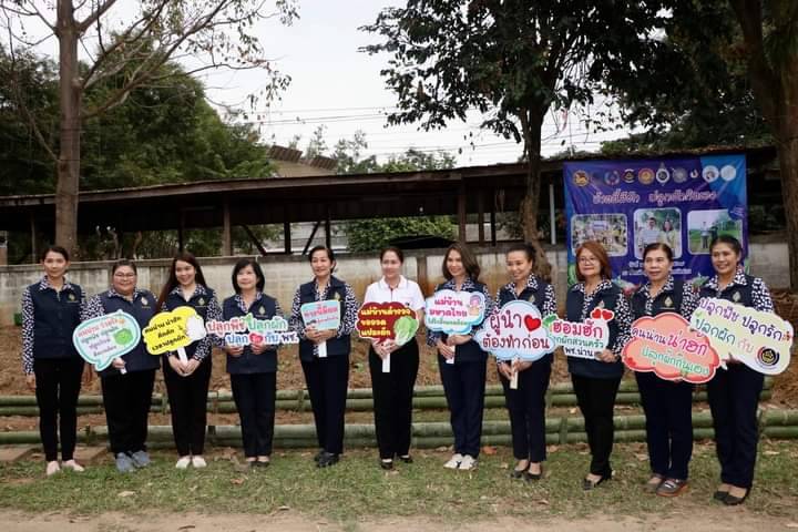 พช.น่านร่วมกับชมรมแม่บ้านมหาดไทยจังหวัดน่าน และแม่บ้านตำรวจภูธรจังหวัดน่าน น้อมนำแนวพระราชดำริของสมเด็จพระกนิษฐาธิราชเจ้า กรมสมเด็จพระเทพรัตนราชสุดา ฯ สยามบรมราชกุมารี “บ้านนี้มีรัก ปลูกผักกินเอง” สู่การปลูกผักสวนครัว เพื่อสร้างความมั่นคงทางอาหาร
