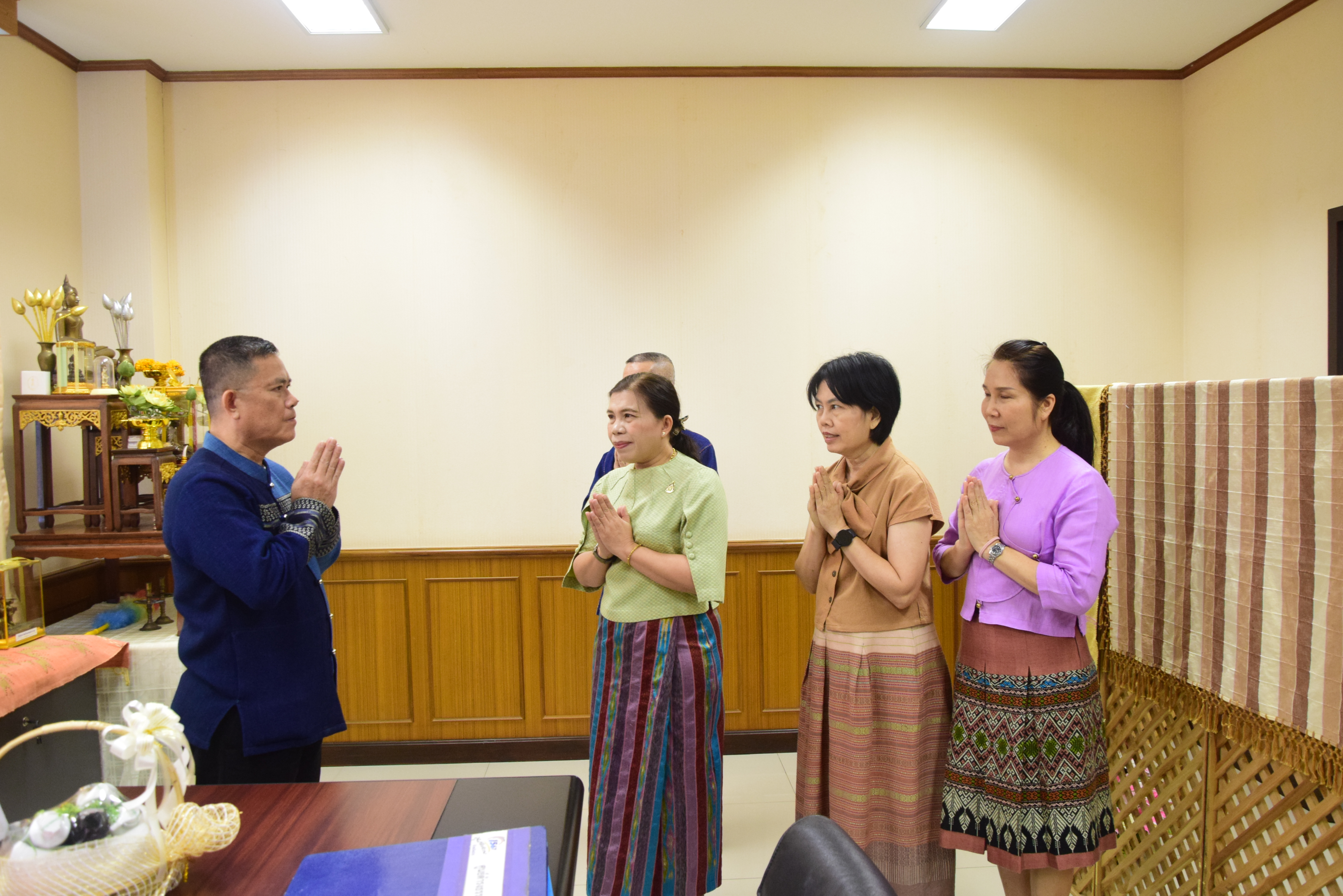 พช.น่าน  ร่วมสวัสดีปีใหม่และ ขอพรนายนิวัฒน์  งามธุระ รองผู้ว่าราชการจังหวัดน่าน เนื่องในวาระดิถีขึ้นปีใหม่ประจำปี 2567