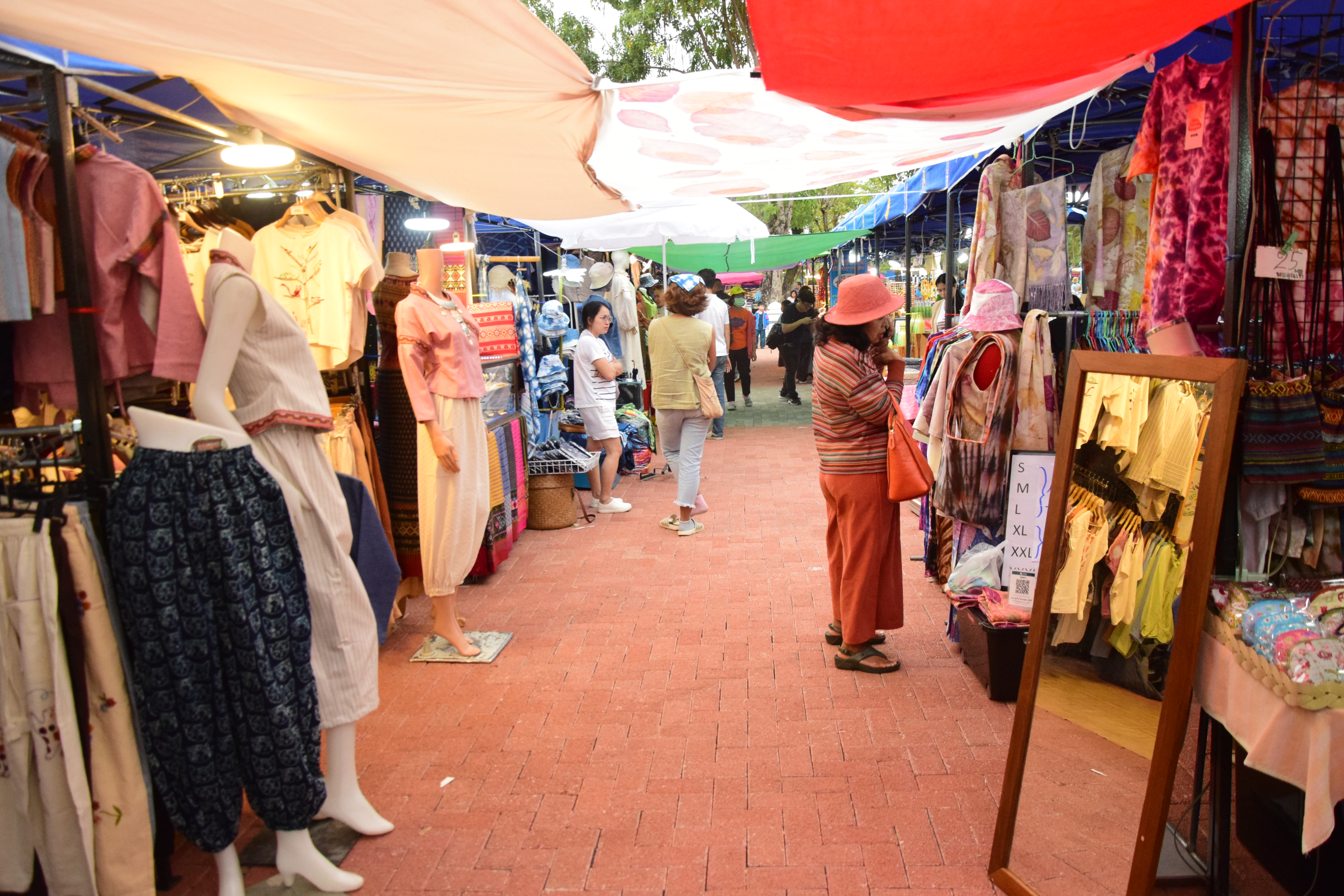 พช.น่านจัดกิจกรรมการจัดแสดงและจําหน่ายผลิตภัณฑ์ชุมชน (OTOP) “แอ่วน่าน ม่วนใจ OTOP ไทย OTOP น่าน” ภายใต้โครงการ OTOP Mobile ประจําปีงบประมาณ พ.ศ. 2567 ระหว่างวันที่ 26-28 มกราคม 2567