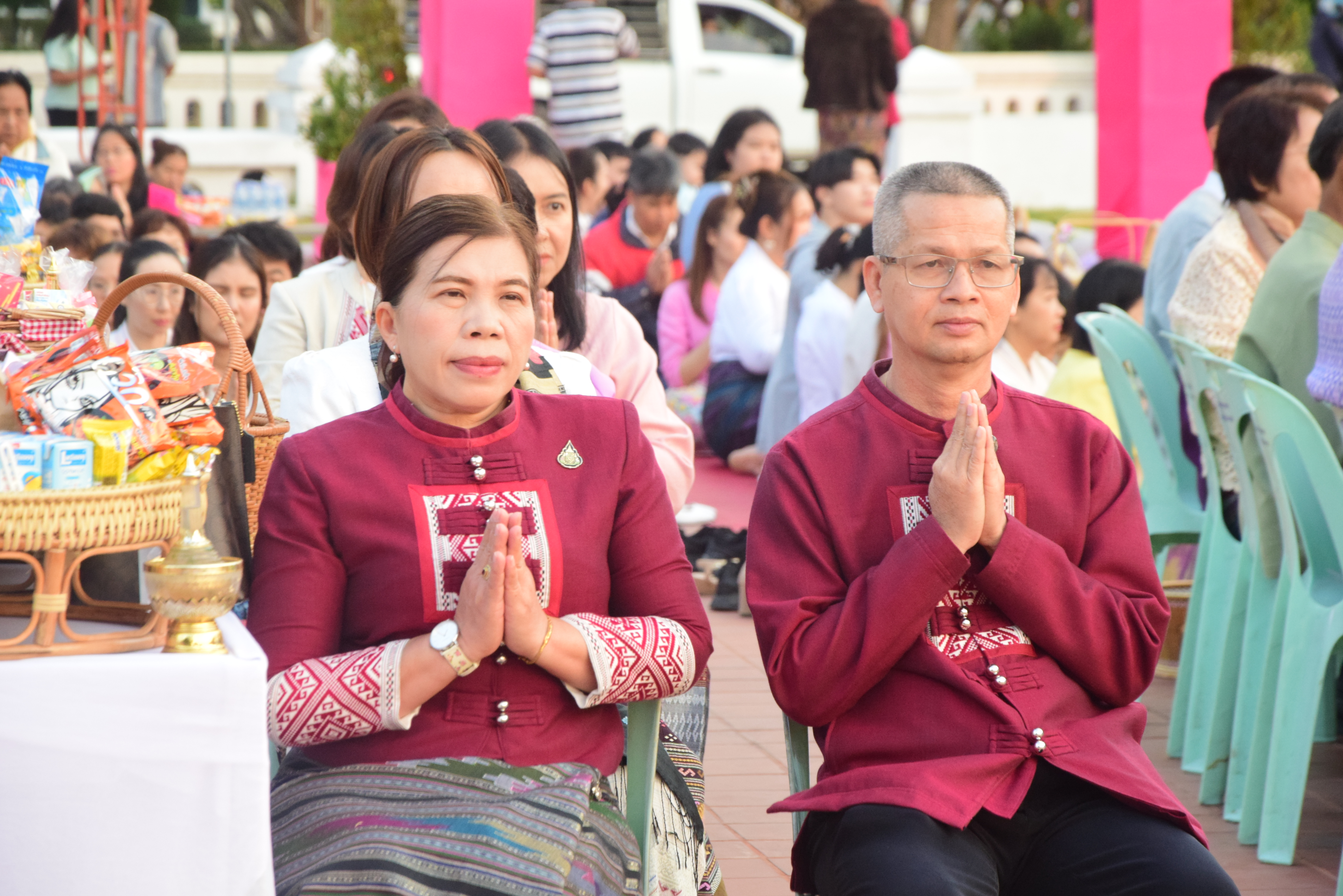 พช.น่าน ร่วมพิธีบุญมงคลทำบุญตักบาตรคู่ขวัญคู่รัก กิจกรรมส่งเสริมการท่องเที่ยว “หนาวนี้กระซิบรักที่น่าน ปีที่ 12”