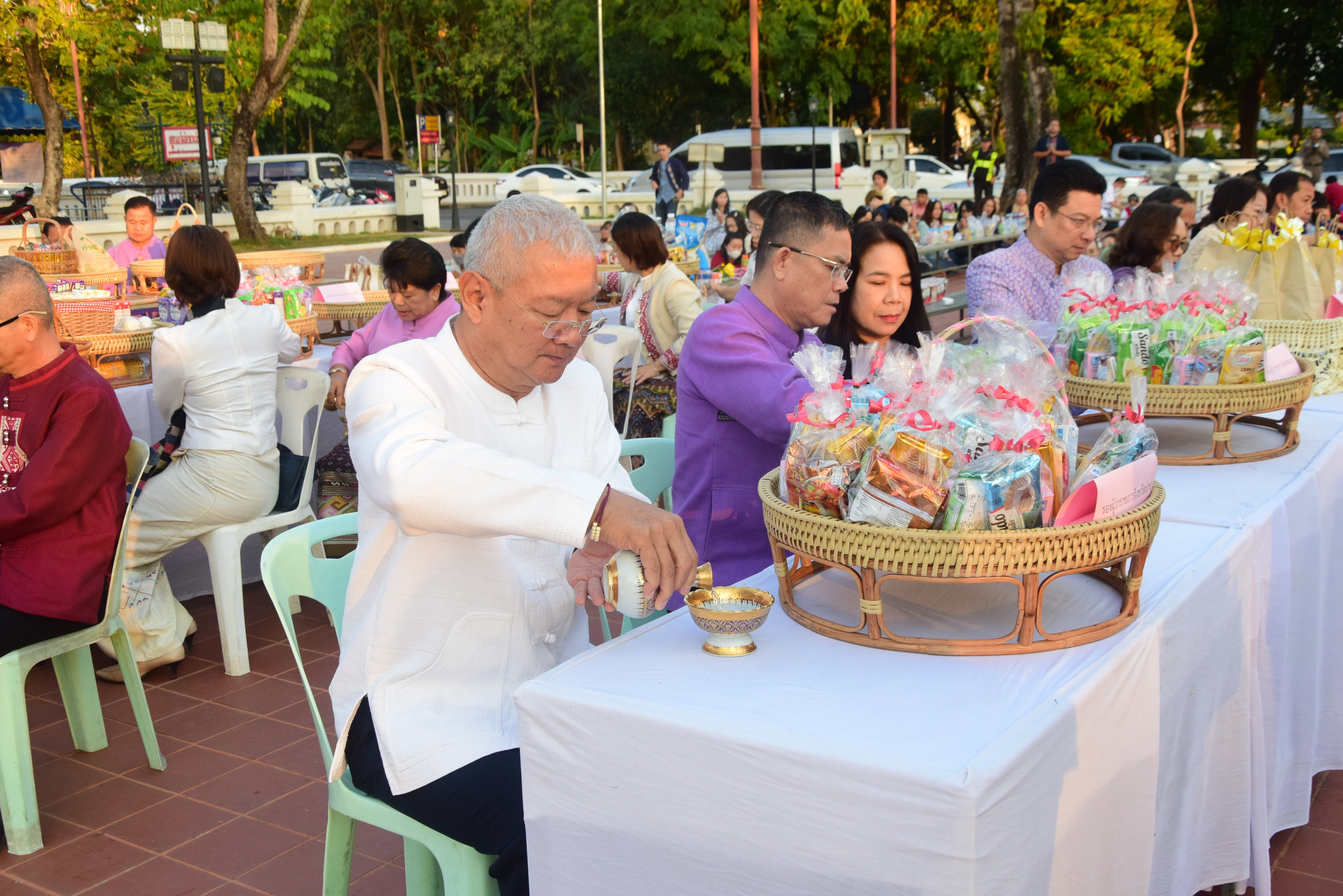 พช.น่าน ร่วมพิธีบุญมงคลทำบุญตักบาตรคู่ขวัญคู่รัก กิจกรรมส่งเสริมการท่องเที่ยว “หนาวนี้กระซิบรักที่น่าน ปีที่ 12”