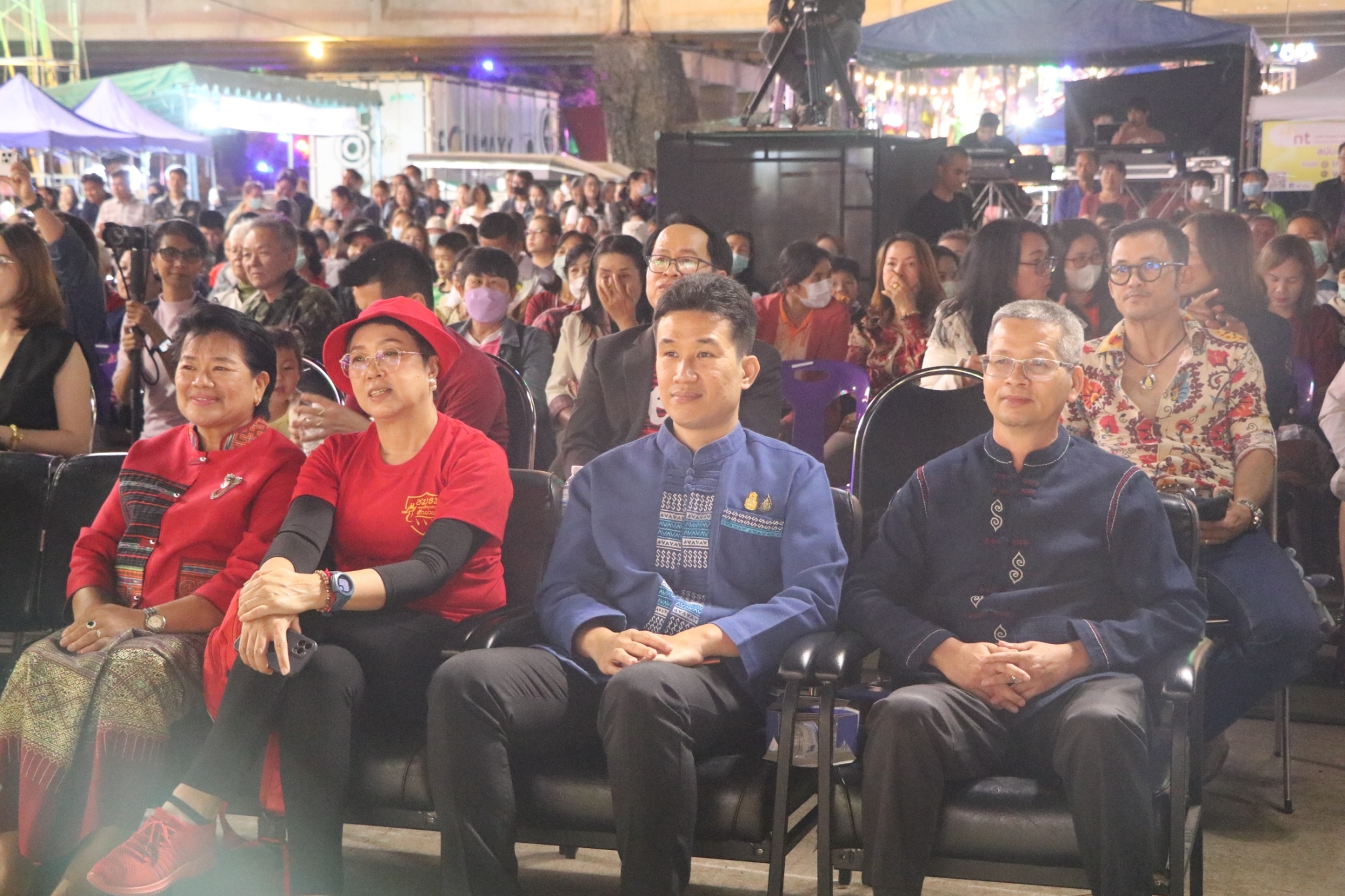 พช.น่าน ร่วมรับชมและมอบรางวัลการประกวดร้องเพลงไทยลูกทุ่งองค์กรปกครองส่วนท้องถิ่น ในงานประจำปีและของดีเมืองน่าน ประจำปี 2567