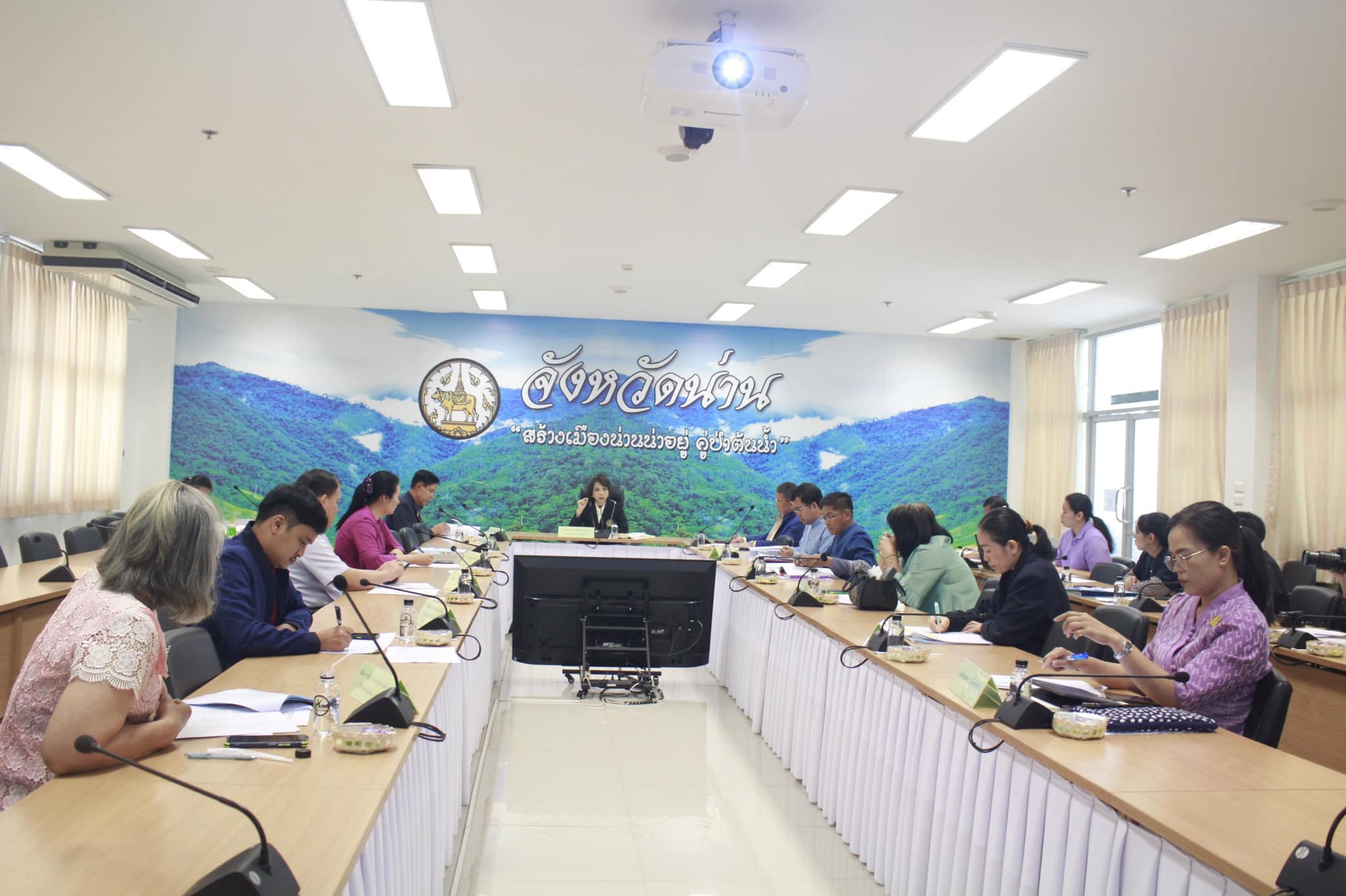 พช.น่าน ร่วมประชุมกับคณะกรรมาธิการการพาณิชย์และการอุตสาหกรรม วุฒิสภา