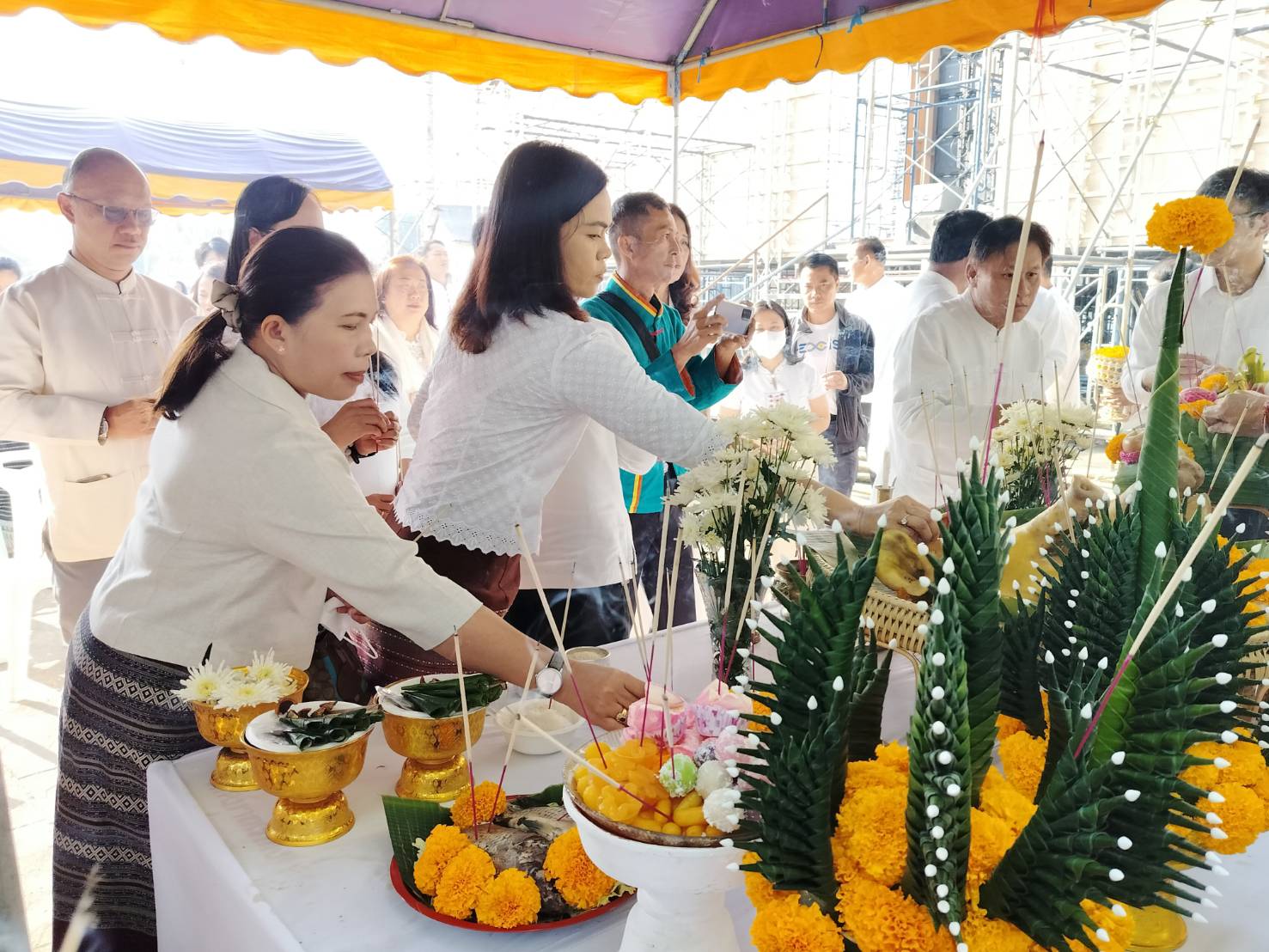 พช.น่าน ร่วมพิธีบวงสรวงสิ่งศักดิ์สิทธิ์ ศาลพระภูมิเจ้าทื่ ในงานประจำปีและของดีเมืองน่าน ประจำปี 2567