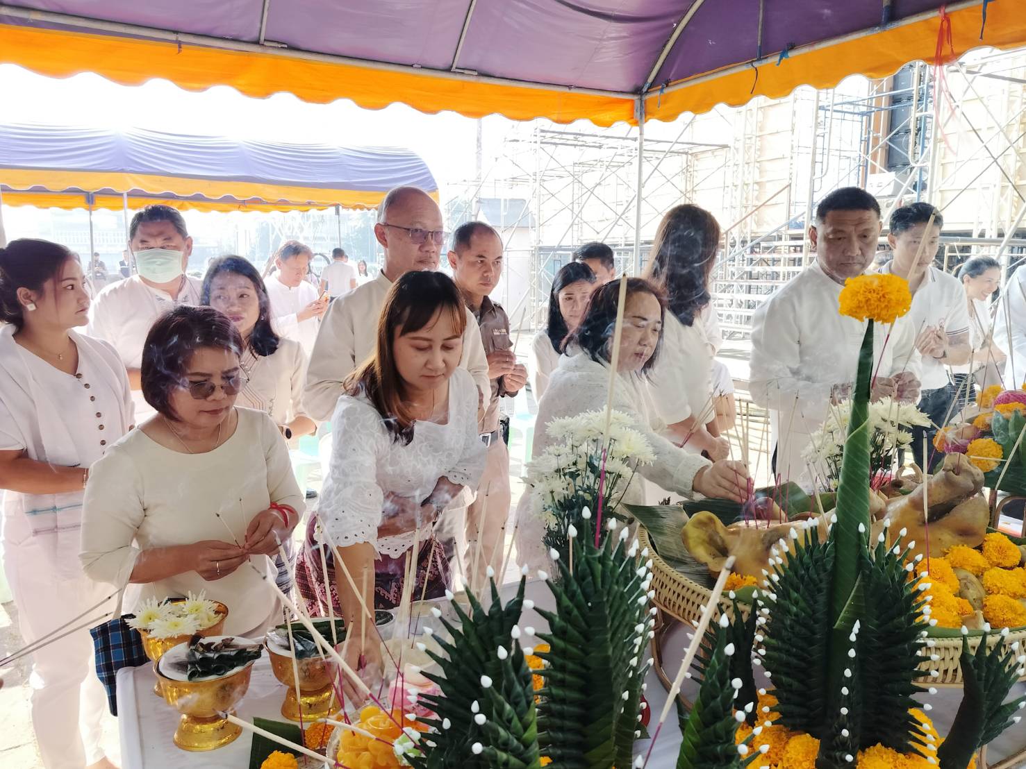 พช.น่าน ร่วมพิธีบวงสรวงสิ่งศักดิ์สิทธิ์ ศาลพระภูมิเจ้าทื่ ในงานประจำปีและของดีเมืองน่าน ประจำปี 2567