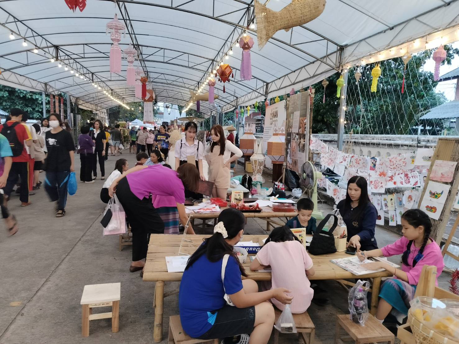 บรรยากาศ วันที่ 8 งานจัดแสดงและจําหน่ายผลิตภัณฑ์ชุมชน OTOP ผลิตภัณฑ์ Creative และของดีเมืองน่าน งานประจําปีและของดีเมืองน่าน ประจําปี 2567