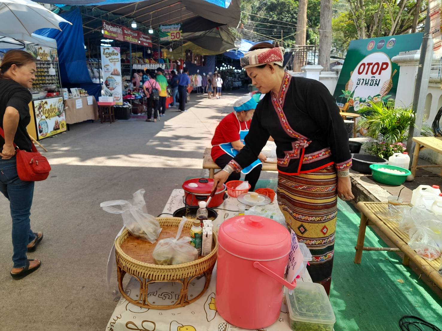 บรรยากาศ วันสุดท้าย งานจัดแสดงและจําหน่ายผลิตภัณฑ์ชุมชน OTOP ผลิตภัณฑ์ Creative และของดีเมืองน่าน งานประจําปีและของดีเมืองน่าน ประจําปี 2567