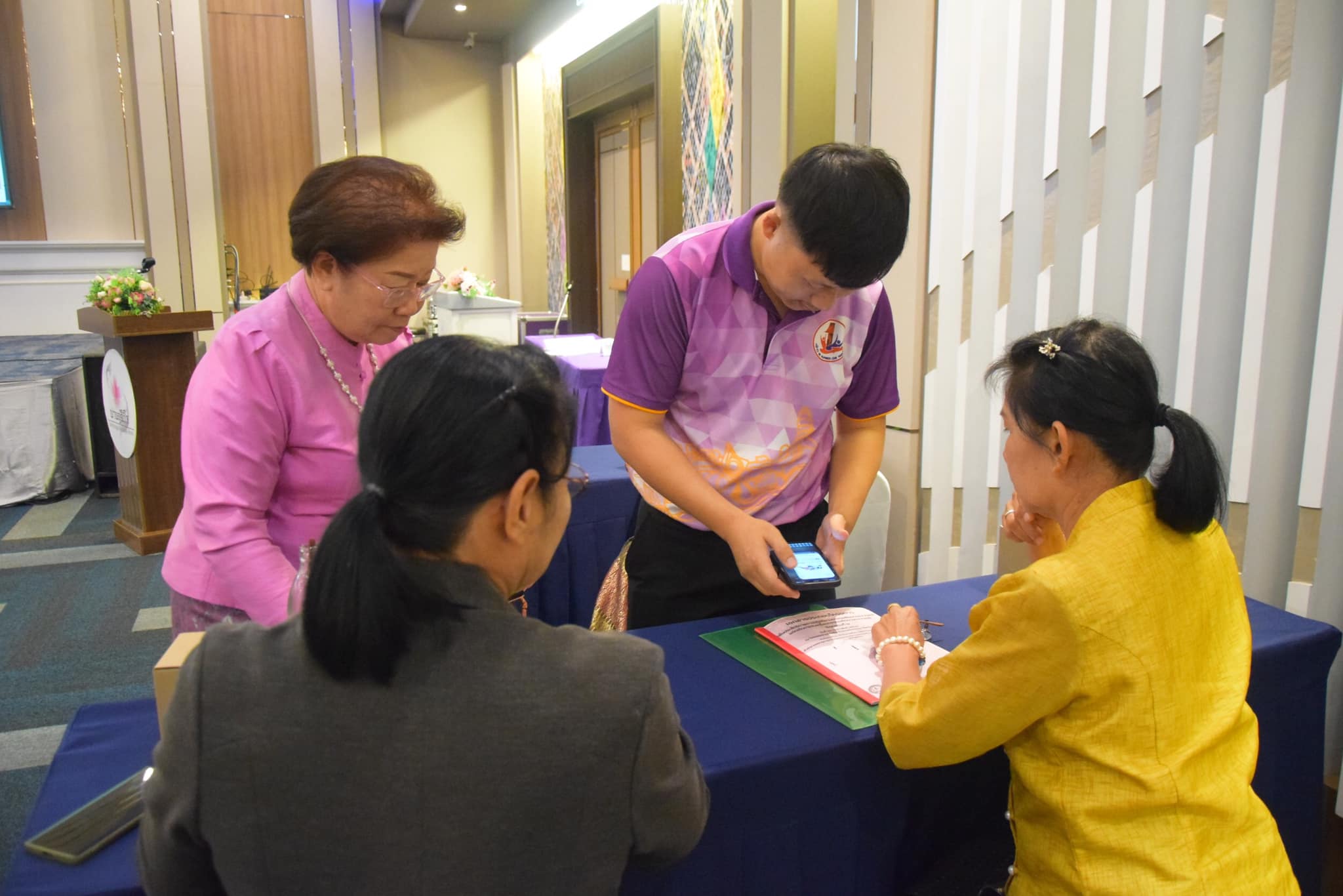 พช.น่าน ส่งเสริมการใช้บริการแพลตฟอร์มบริการดิจิทัล Click ชุมชน ให้กับสตรีจังหวัดน่าน