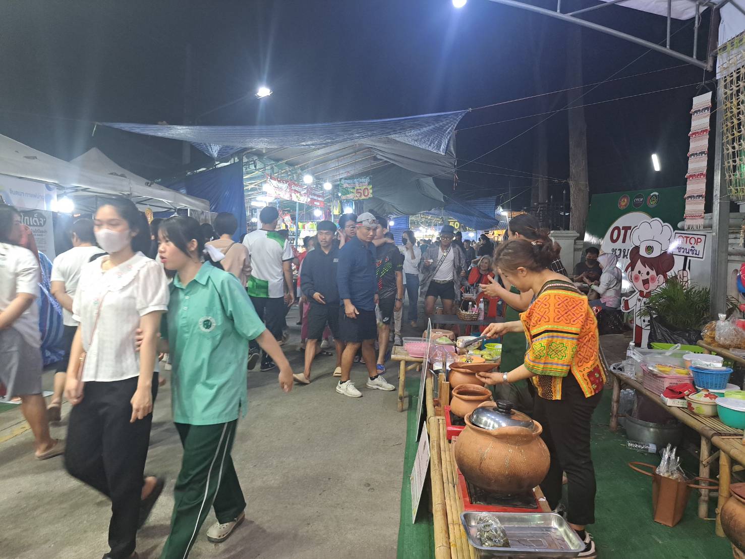 พช.น่าน เยี่ยมชมให้กำลังใจผู้ผลิตผู้ประกอบการที่นำผลิตภัณฑ์มาร่วมจัดแสดงและจําหน่ายผลิตภัณฑ์ชุมชน OTOP ผลิตภัณฑ์ Creative และของดีเมืองน่าน งานประจําปีและของดีเมืองน่าน ประจําปี 2567