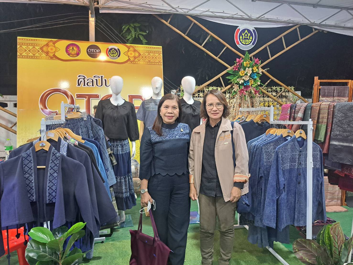 พช.น่าน เยี่ยมชมให้กำลังใจผู้ผลิตผู้ประกอบการที่นำผลิตภัณฑ์มาร่วมจัดแสดงและจําหน่ายผลิตภัณฑ์ชุมชน OTOP ผลิตภัณฑ์ Creative และของดีเมืองน่าน งานประจําปีและของดีเมืองน่าน ประจําปี 2567