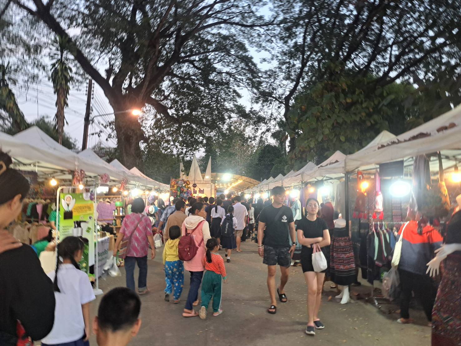 พช.น่าน เยี่ยมชมให้กำลังใจผู้ผลิตผู้ประกอบการที่นำผลิตภัณฑ์มาร่วมจัดแสดงและจําหน่ายผลิตภัณฑ์ชุมชน OTOP ผลิตภัณฑ์ Creative และของดีเมืองน่าน งานประจําปีและของดีเมืองน่าน ประจําปี 2567