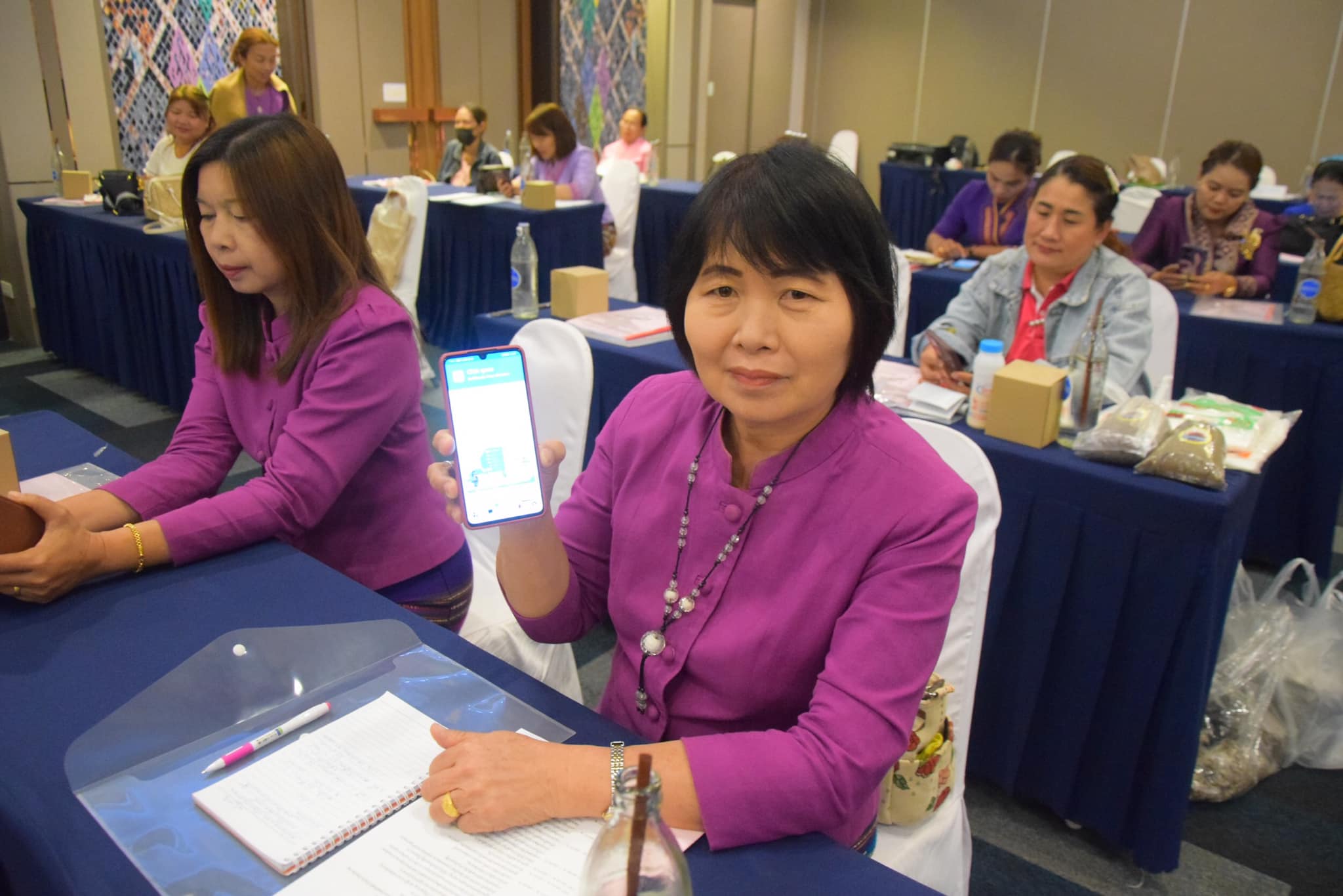 พช.น่าน ส่งเสริมการใช้บริการแพลตฟอร์มบริการดิจิทัล Click ชุมชน ให้กับสตรีจังหวัดน่าน