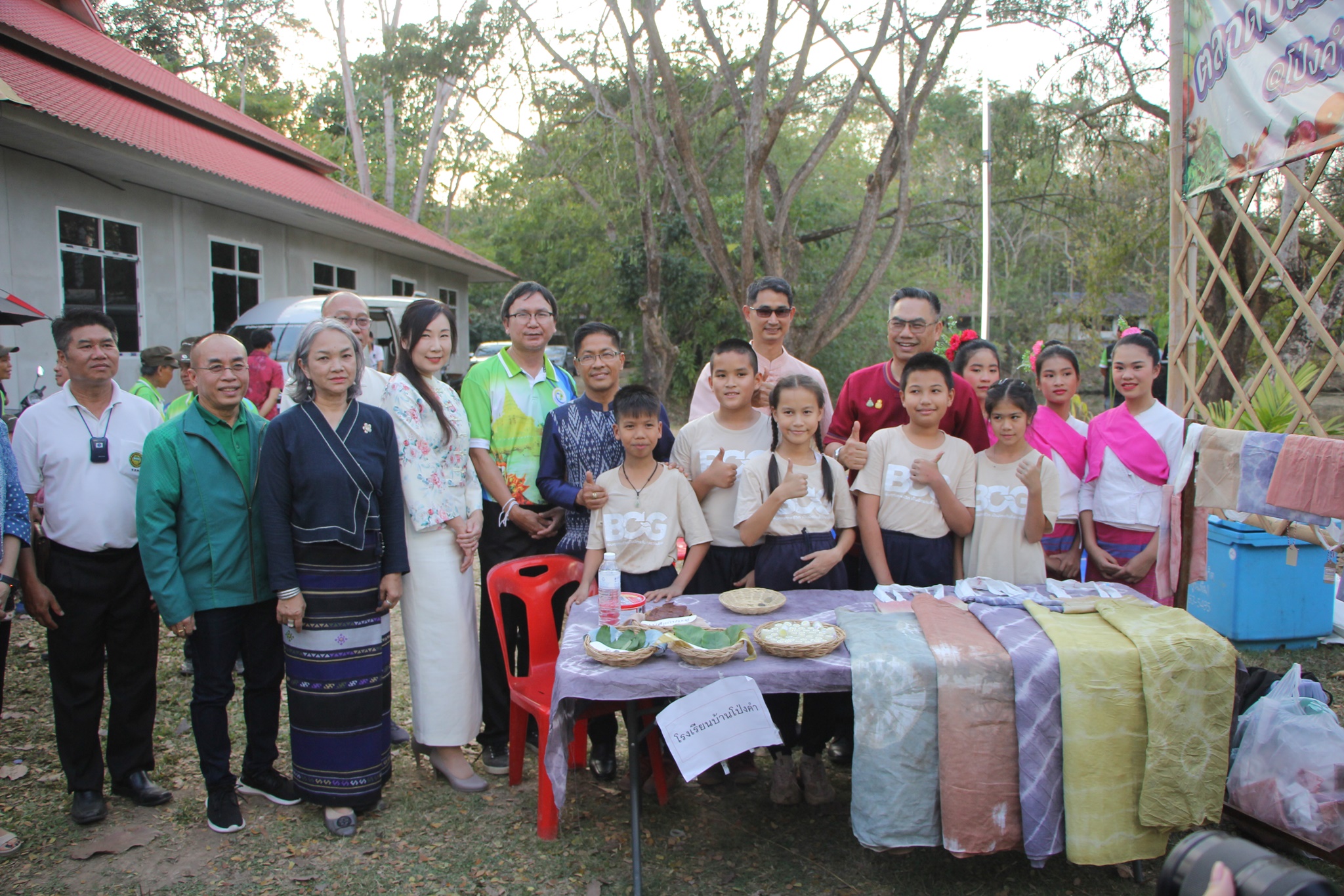 พช.น่าน ร่วมกิจกรรม แอ่วโป่งคำ กิ๋นข้าวใหม่ ใส่งาหอม ผ้ามัดย้อมสีเปลือกไม้ ผ่อนคลายสุขภาพด้วยสุมนไพรล้านนา ครั้งที่ 1