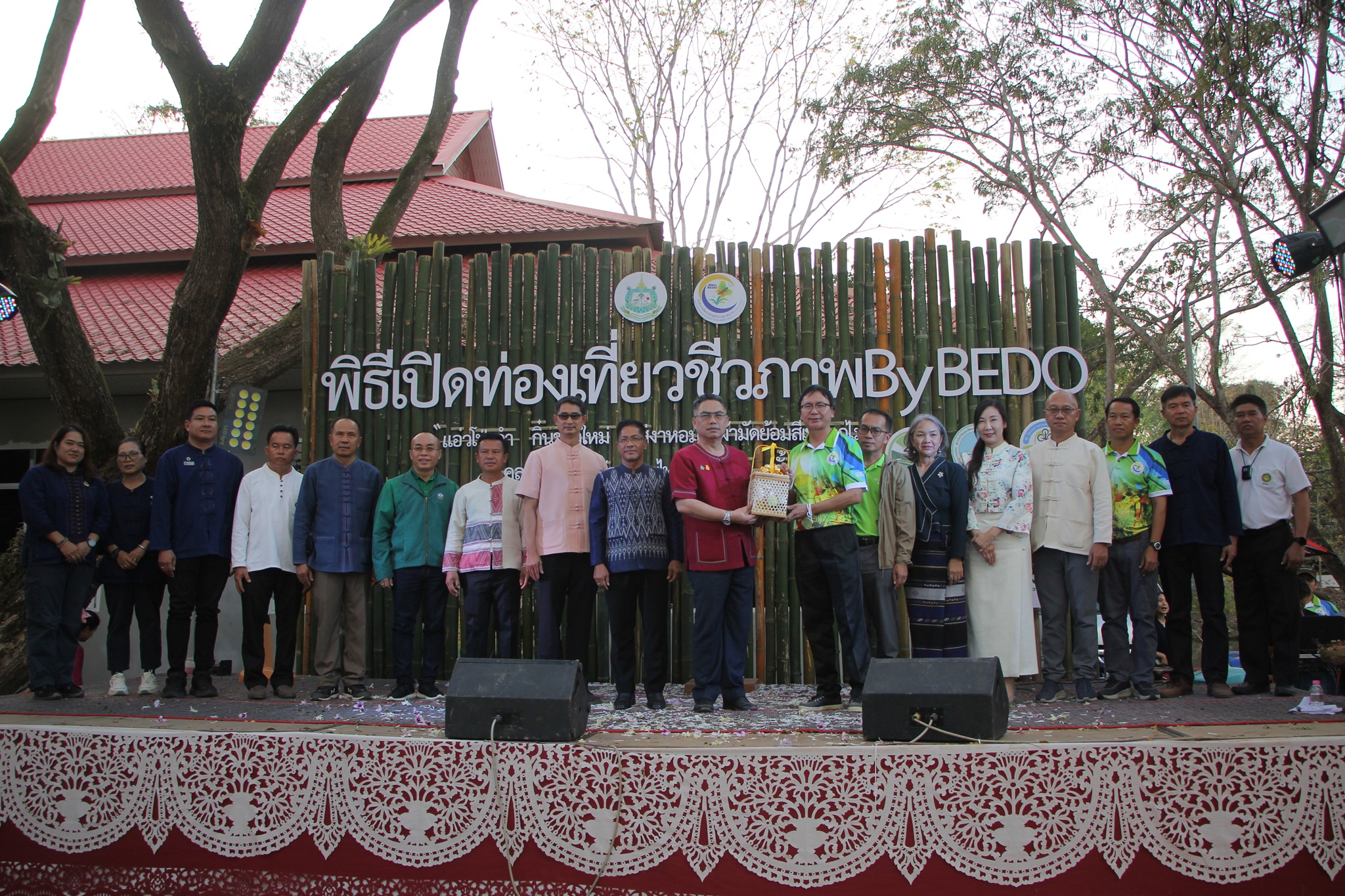 พช.น่าน ร่วมกิจกรรม แอ่วโป่งคำ กิ๋นข้าวใหม่ ใส่งาหอม ผ้ามัดย้อมสีเปลือกไม้ ผ่อนคลายสุขภาพด้วยสุมนไพรล้านนา ครั้งที่ 1