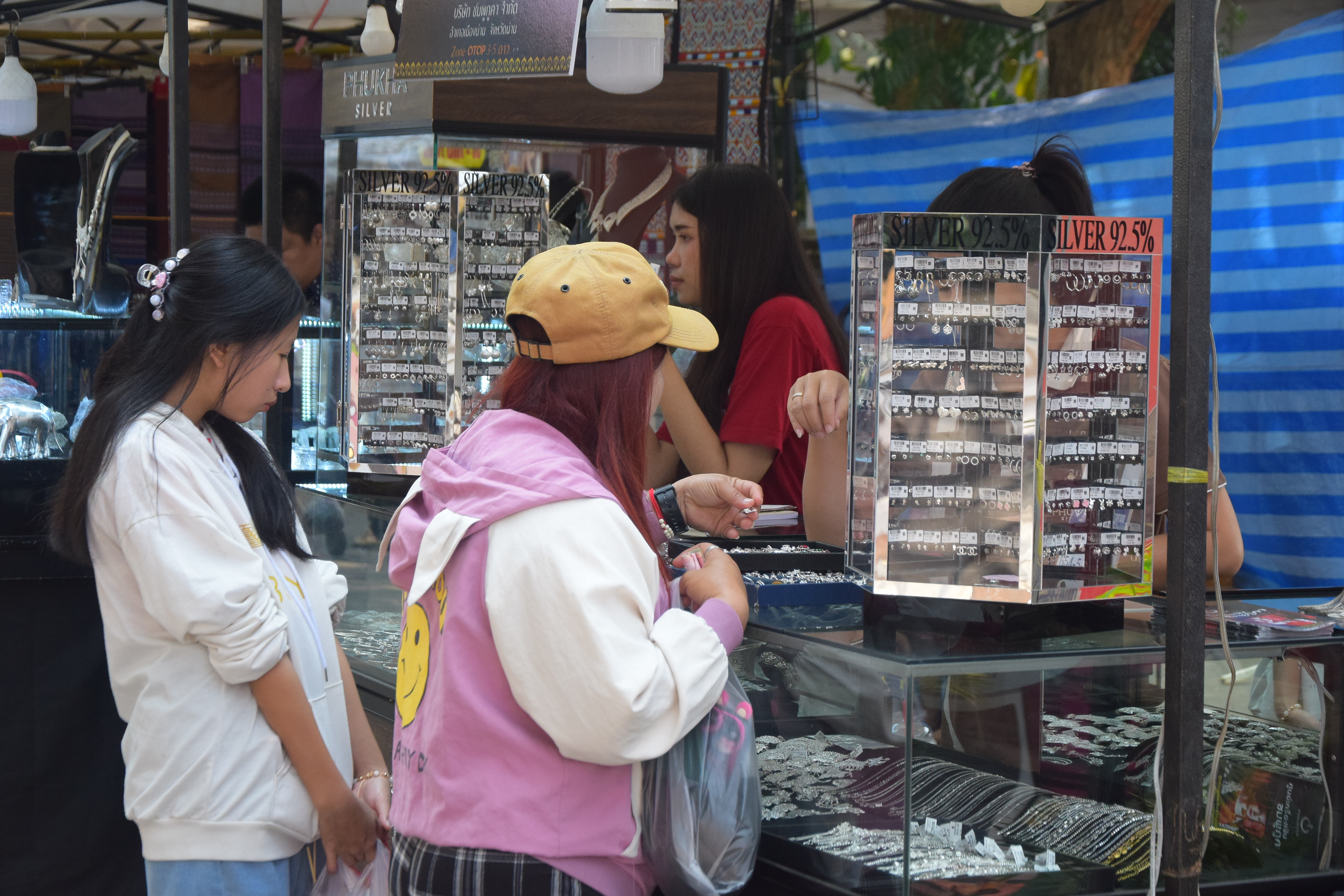 บรรยากาศ วันที่ 9งานจัดแสดงและจําหน่ายผลิตภัณฑ์ชุมชน OTOP ผลิตภัณฑ์ Creative และของดีเมืองน่าน งานประจําปีและของดีเมืองน่าน ประจําปี 2567