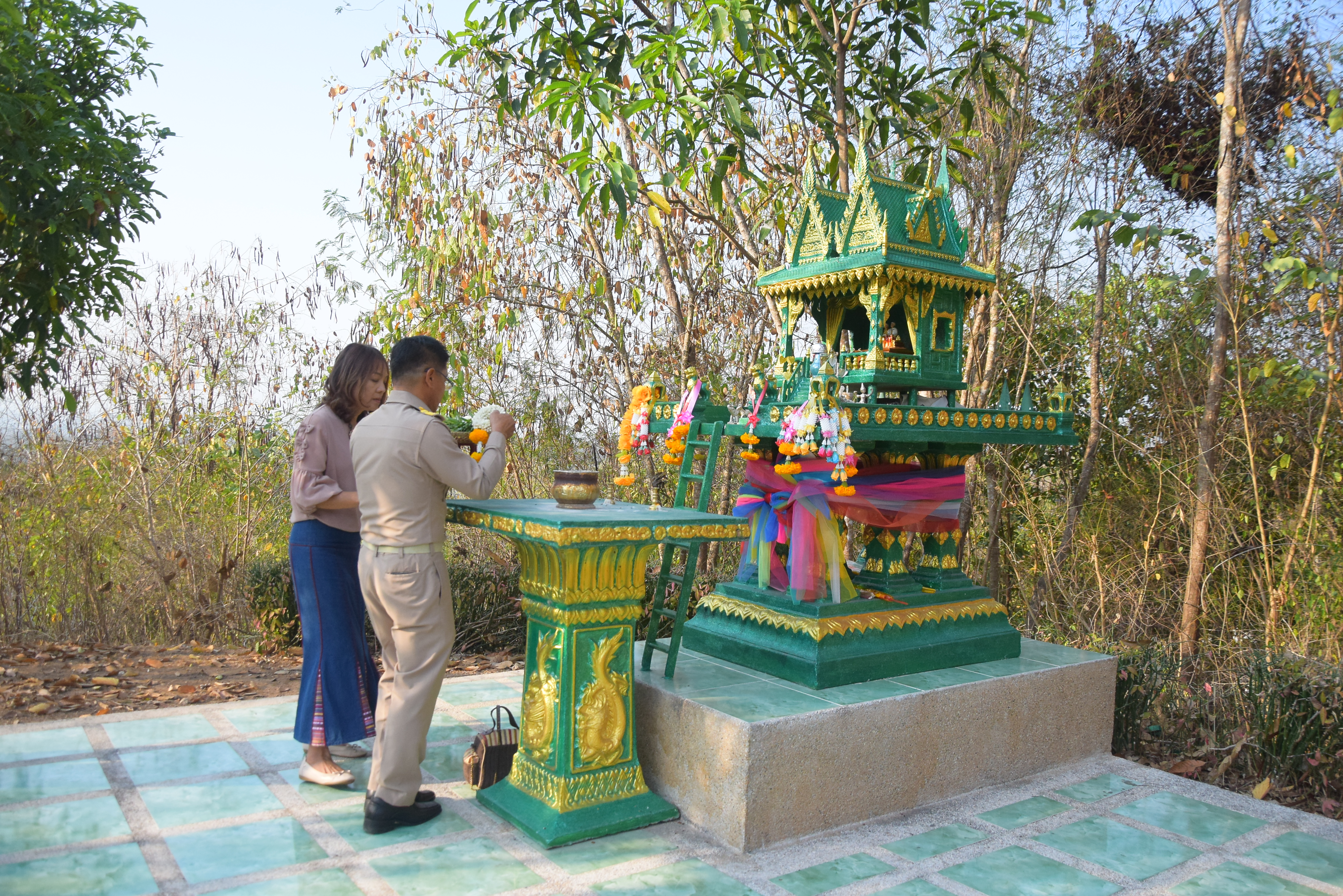 พจ.น่าน เคารพสิ่งศักสิทธิ์ประจำศาลากลางจังหวัดน่าน เนื่องในโอกาสเข้ารับตำแหน่งวันแรก