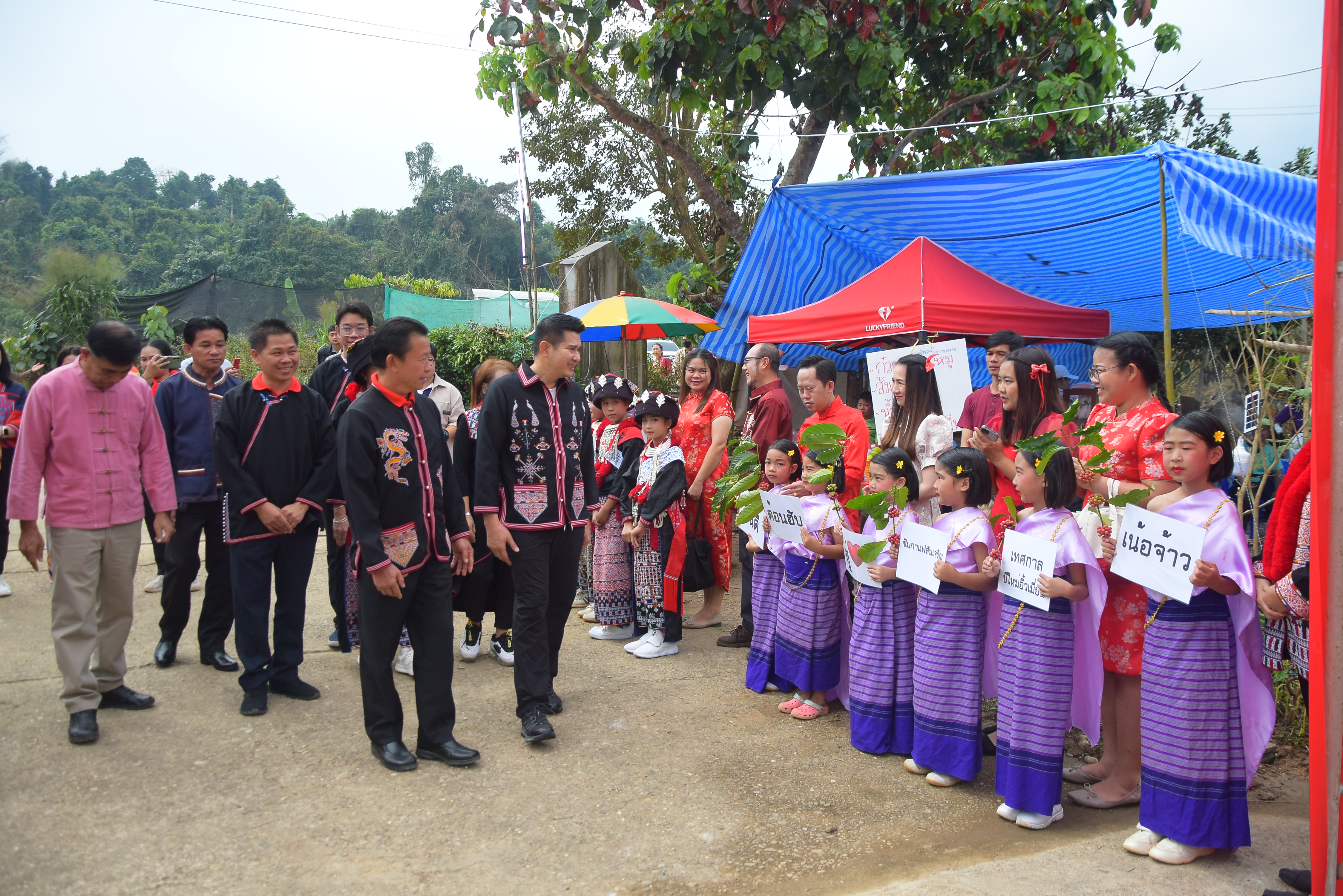 พช.น่าน ร่วมเปิดงานเทศกาลปีใหม่อิ้วเมี่ยน ชิมกาแฟสันเจริญ