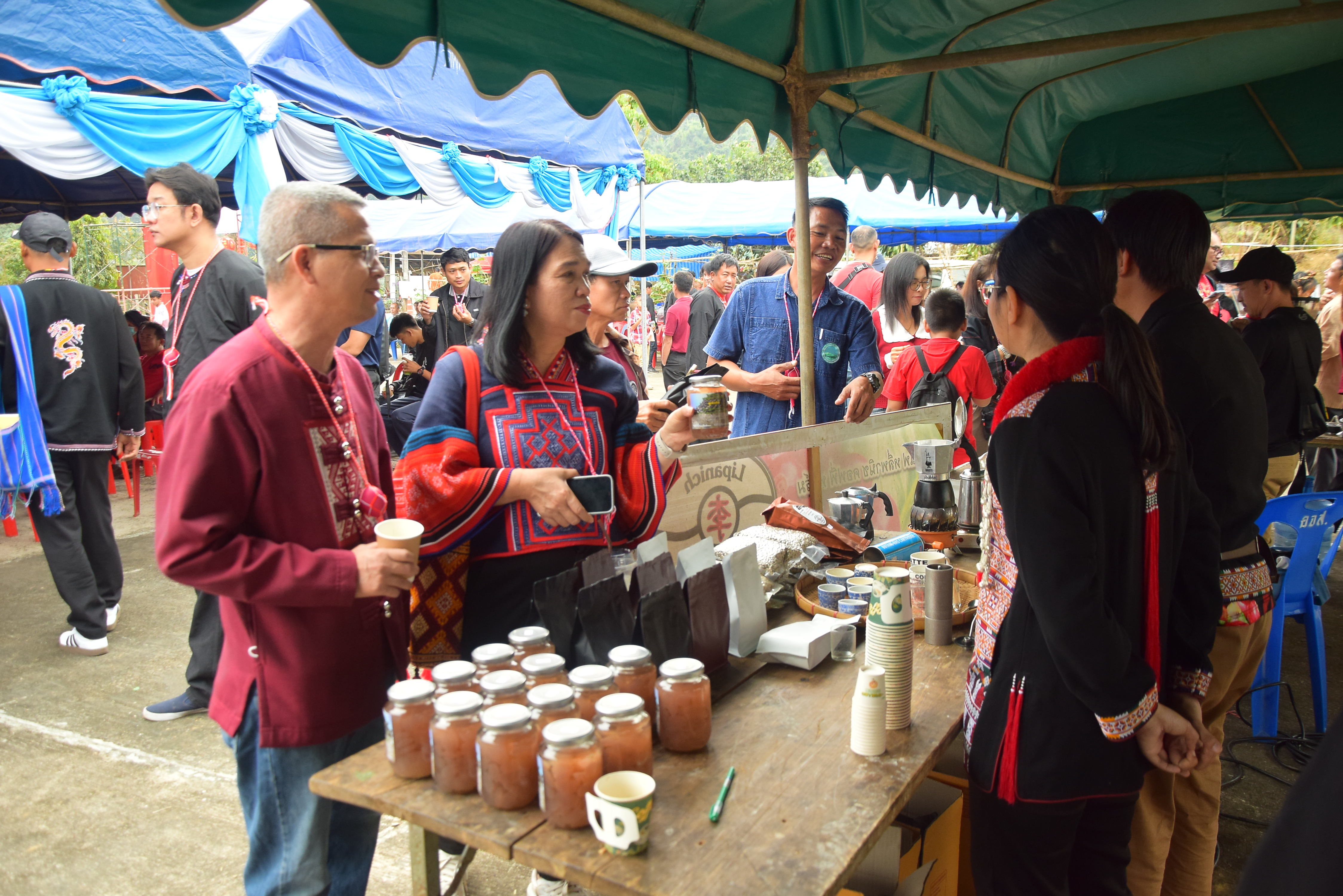 พช.น่าน ร่วมเปิดงานเทศกาลปีใหม่อิ้วเมี่ยน ชิมกาแฟสันเจริญ
